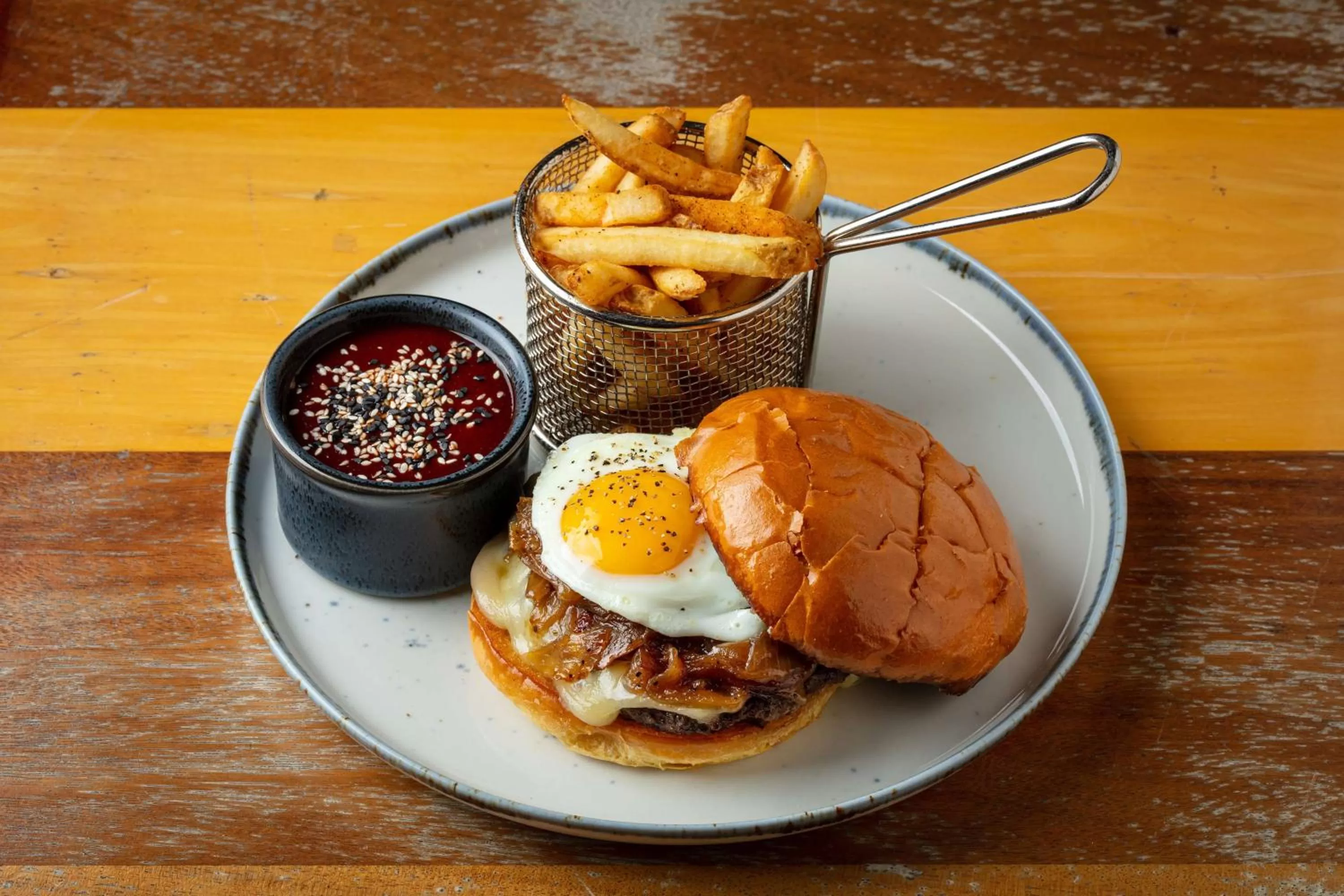 Restaurant/places to eat in The Waterfront Beach Resort, A Hilton Hotel