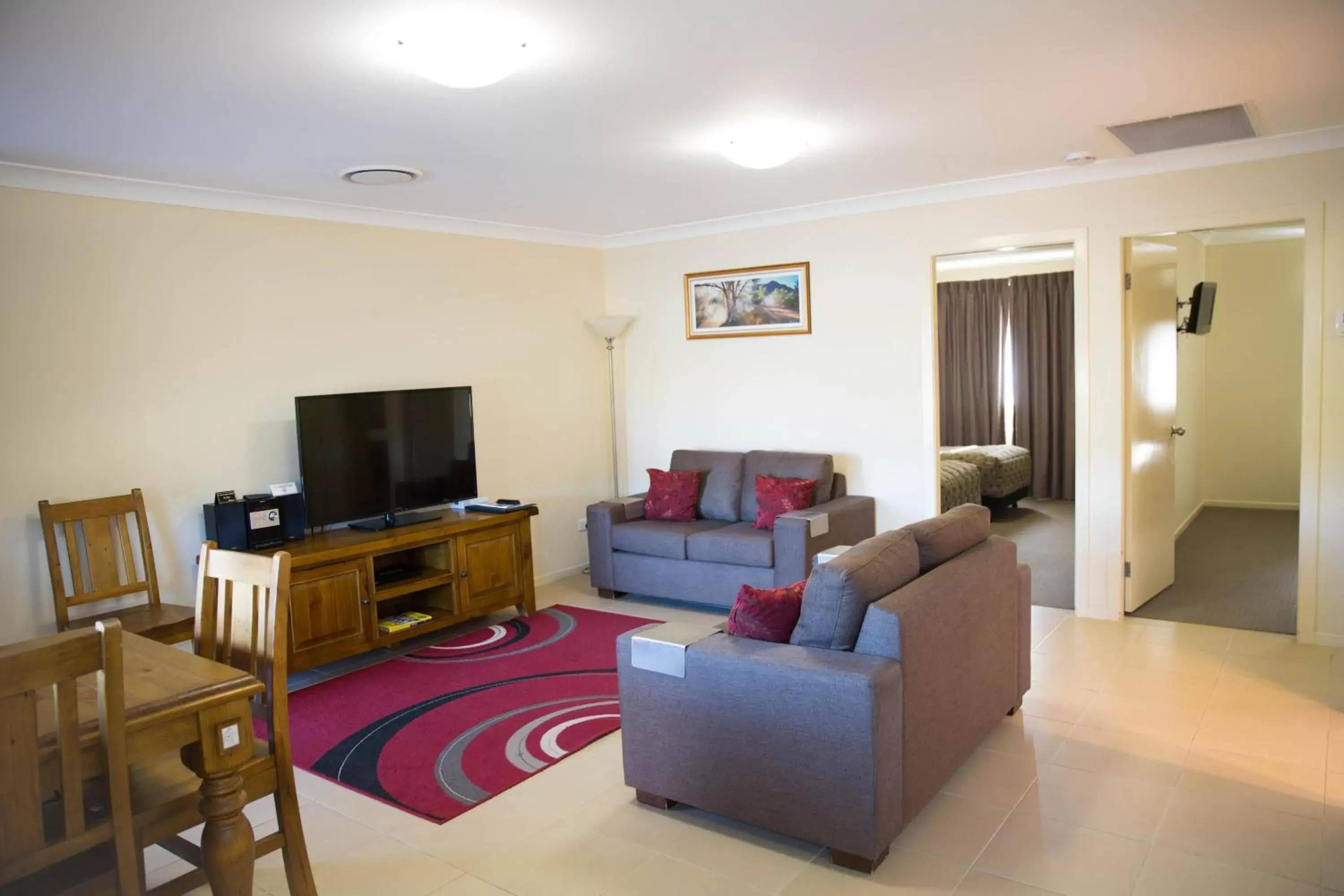 Living room, Lounge/Bar in Scone Motor Inn & Apartments