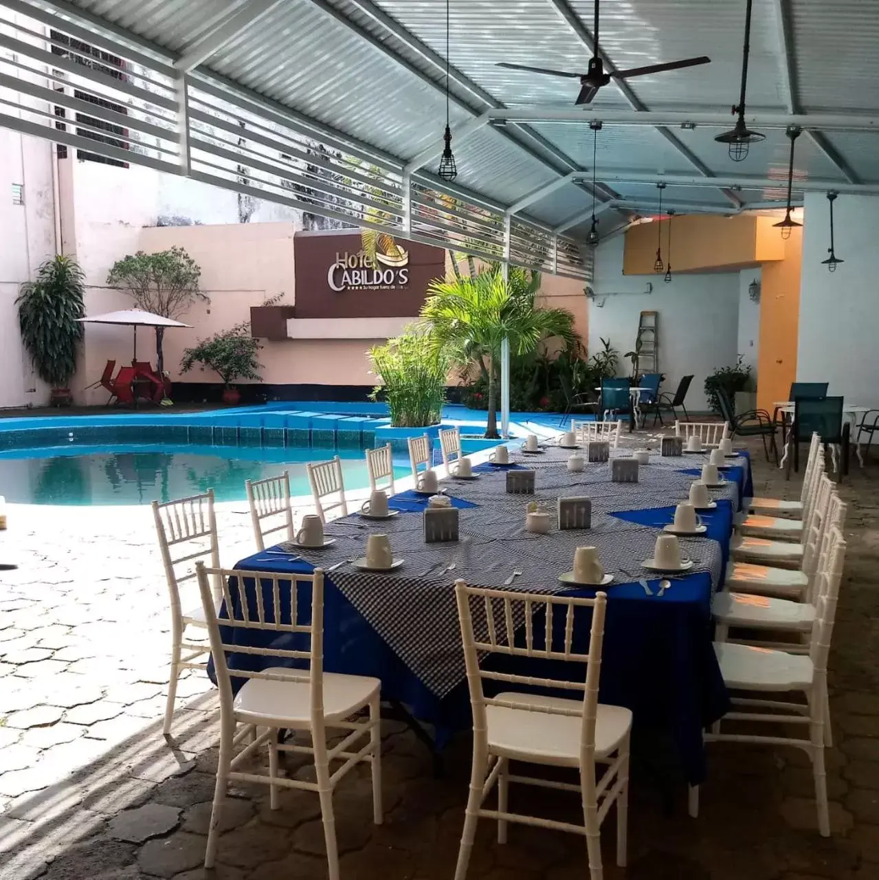 Lounge or bar, Swimming Pool in Hotel Cabildos