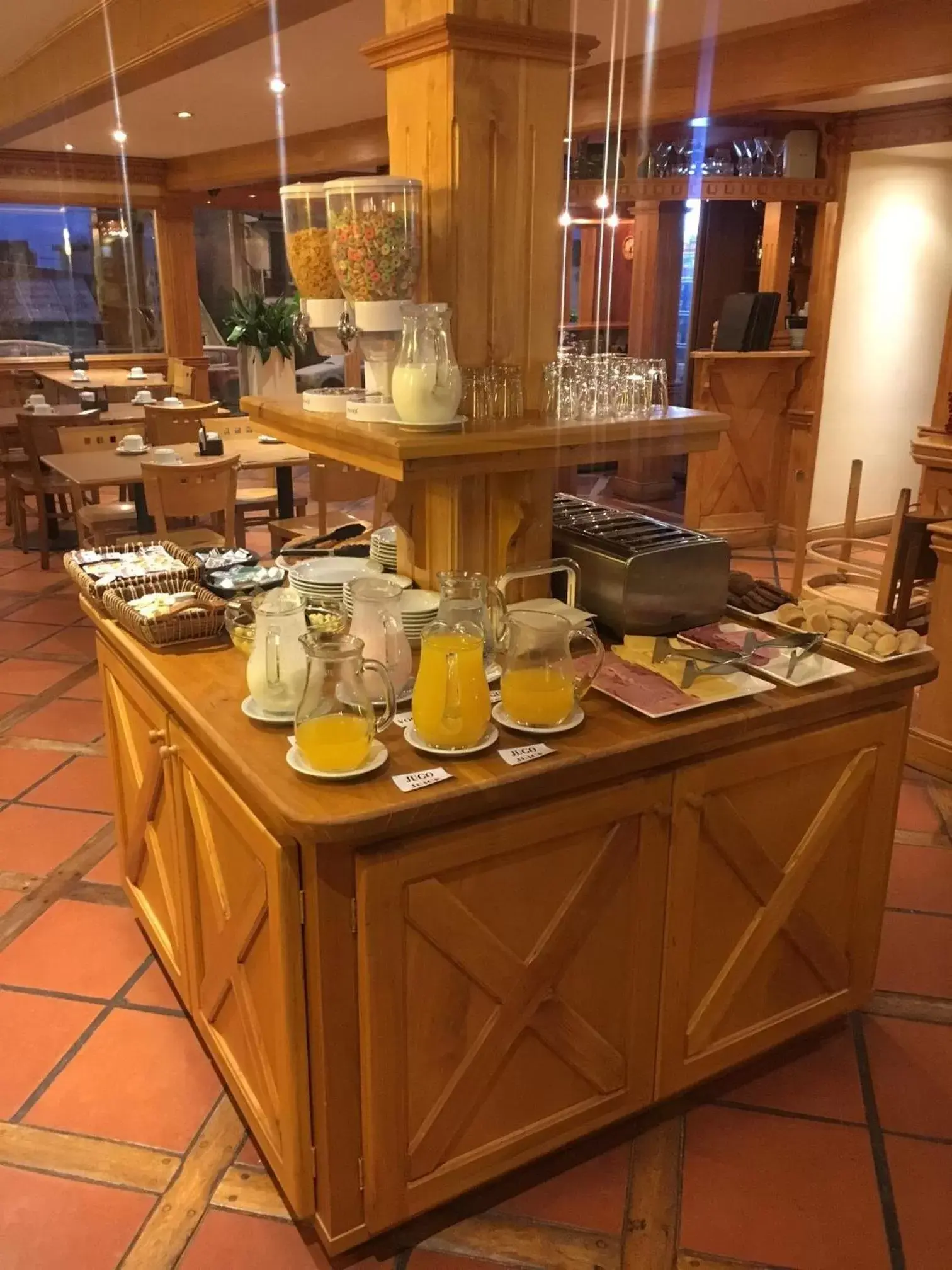 Buffet breakfast in Del Bosque Apart Hotel