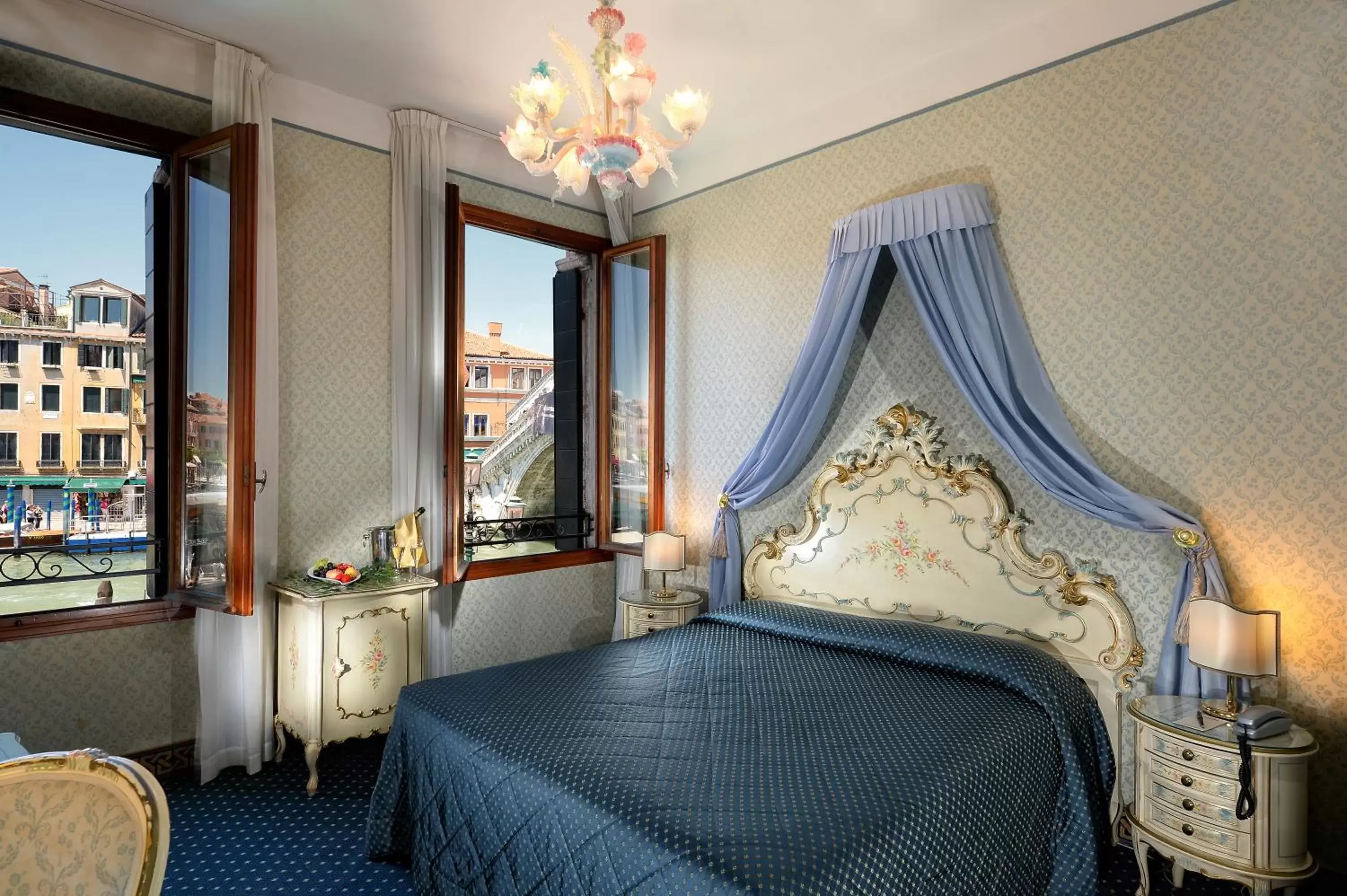 Photo of the whole room, Bed in Hotel Rialto Photo of the whole room, Bed in Hotel Rialto