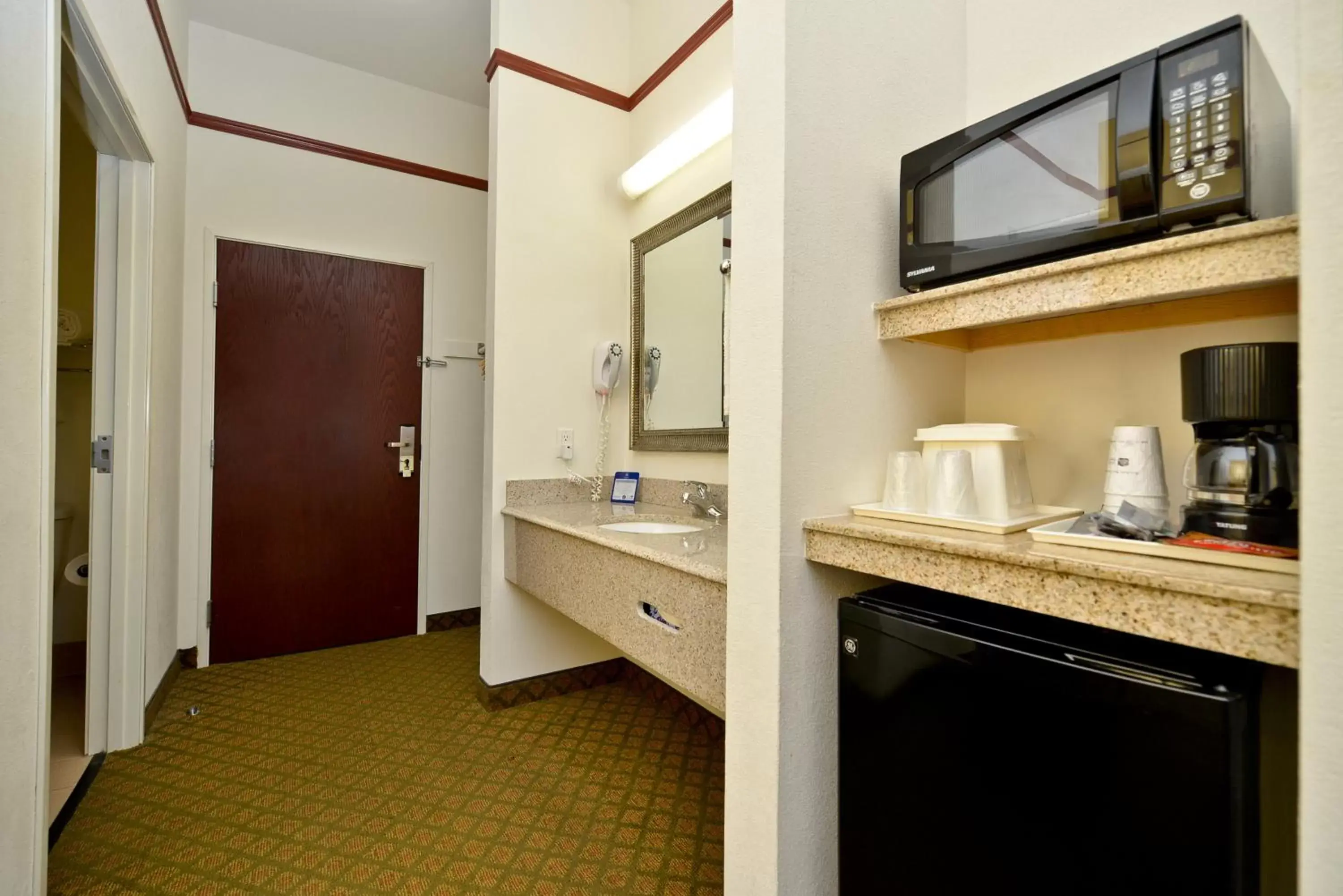 King Room with Two King Beds - Non-Smoking in Best Western Limestone Inn and Suites