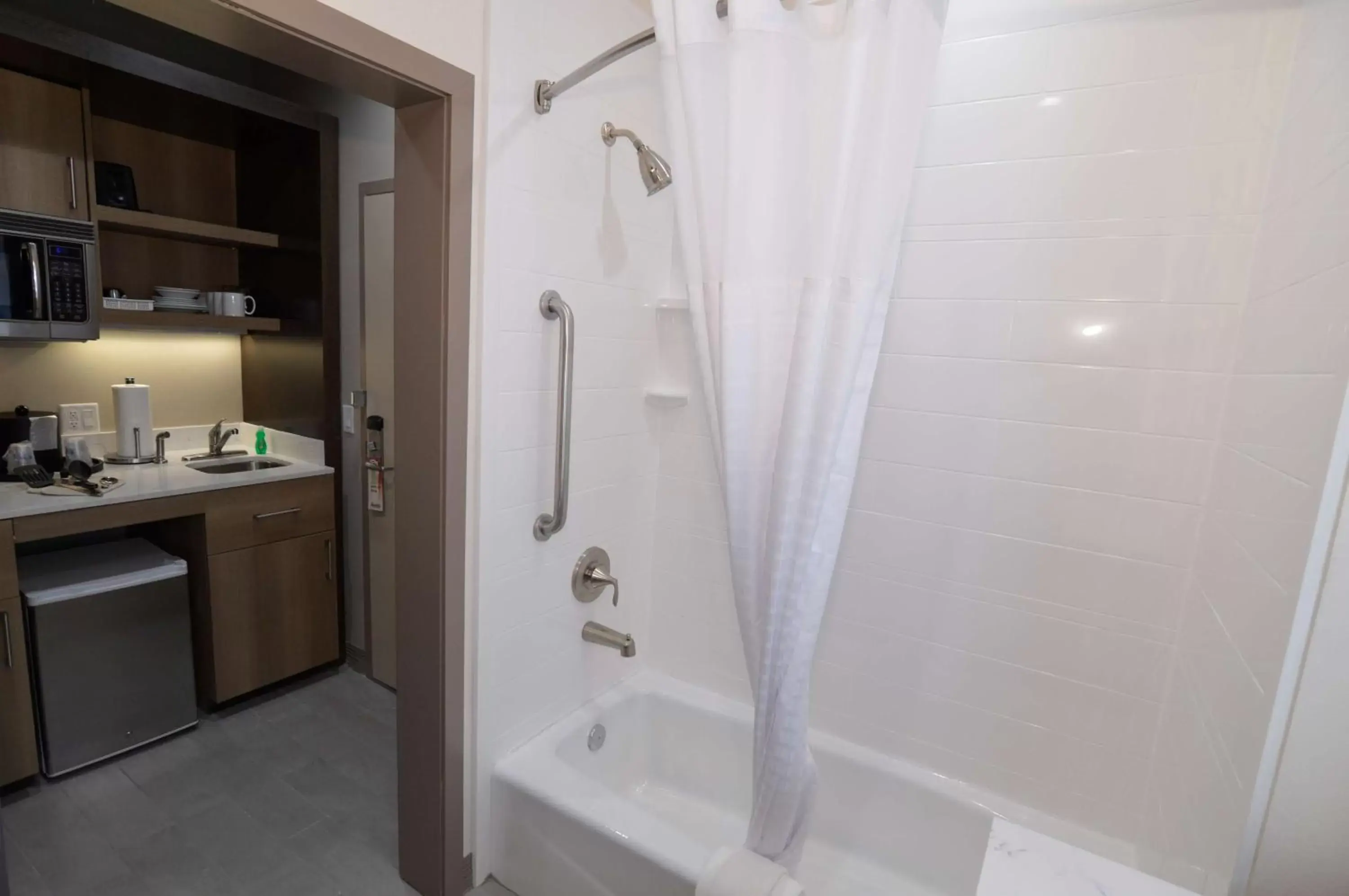 Bathroom in Best Western Executive Residency IH-37 Corpus Christi