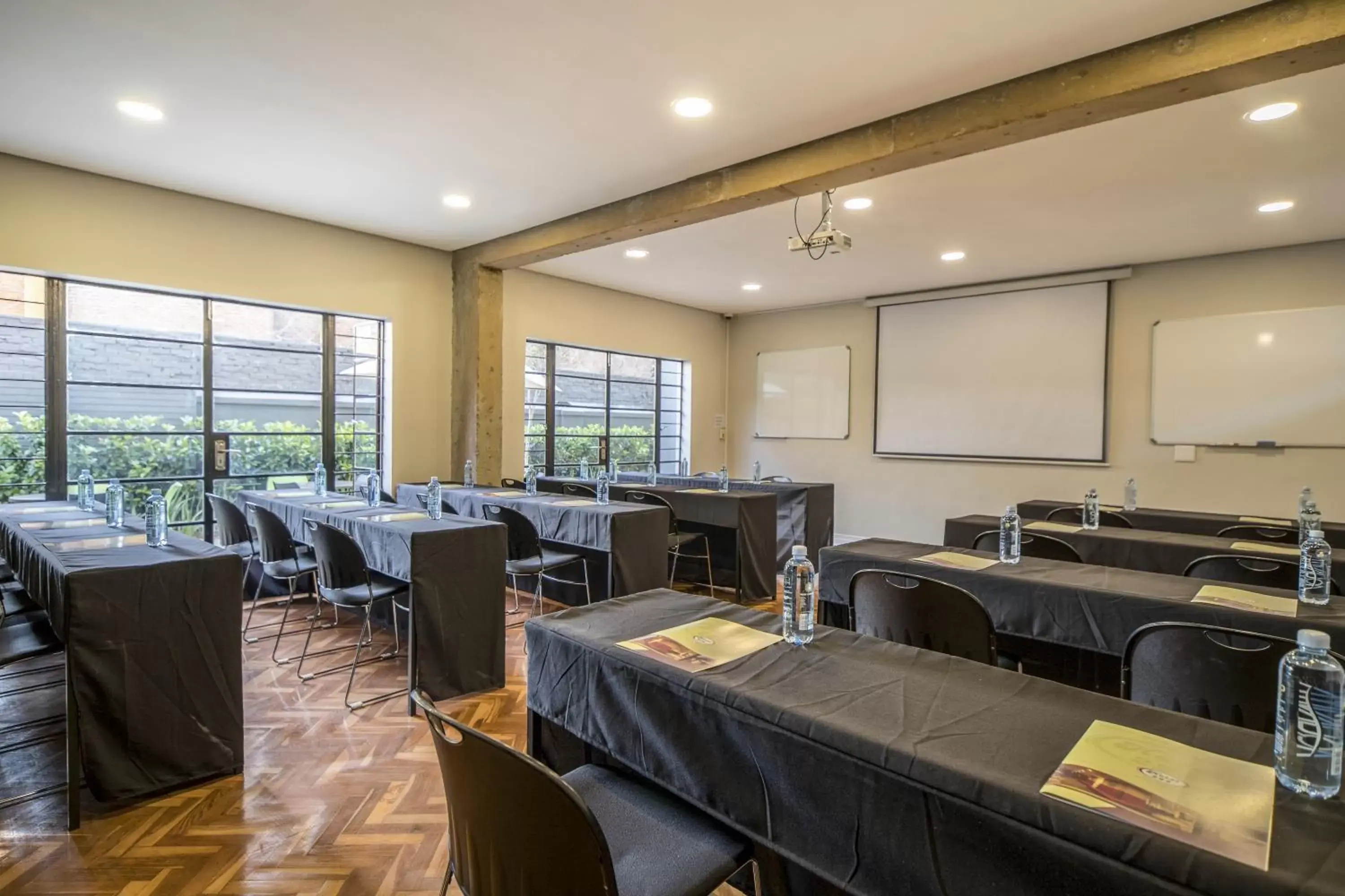 Business facilities in Hotel 224 & Apartments