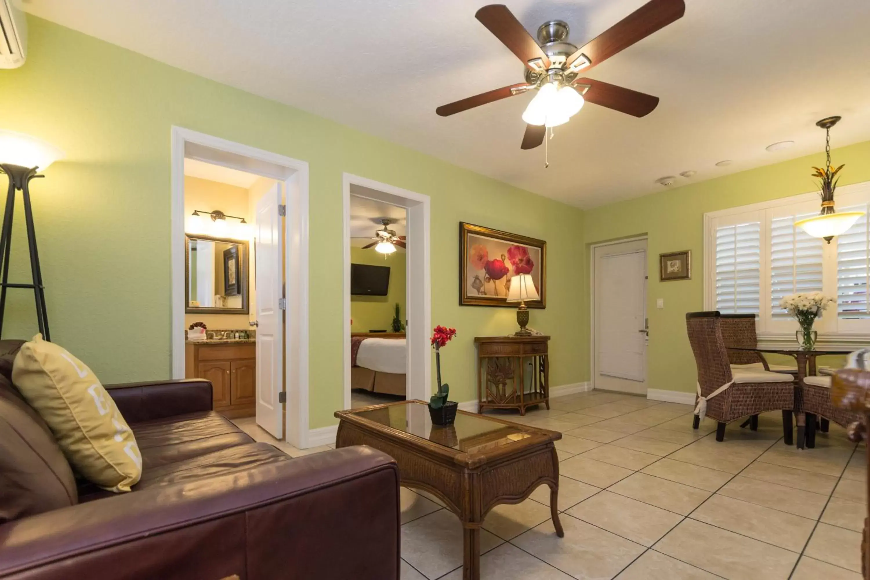 Living room, Seating Area in Tropical Beach Resorts - Sarasota