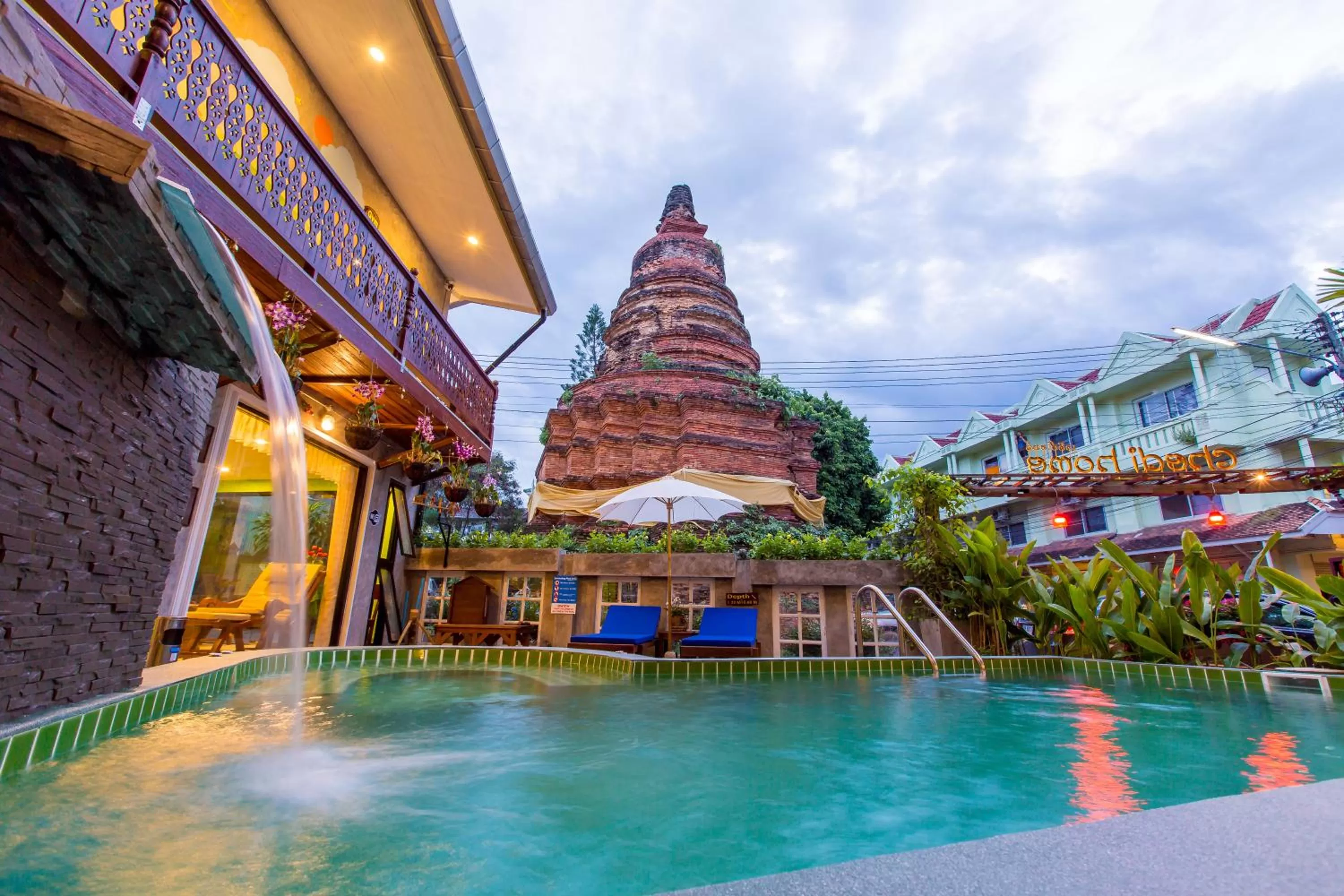 Swimming pool in Chedi Home