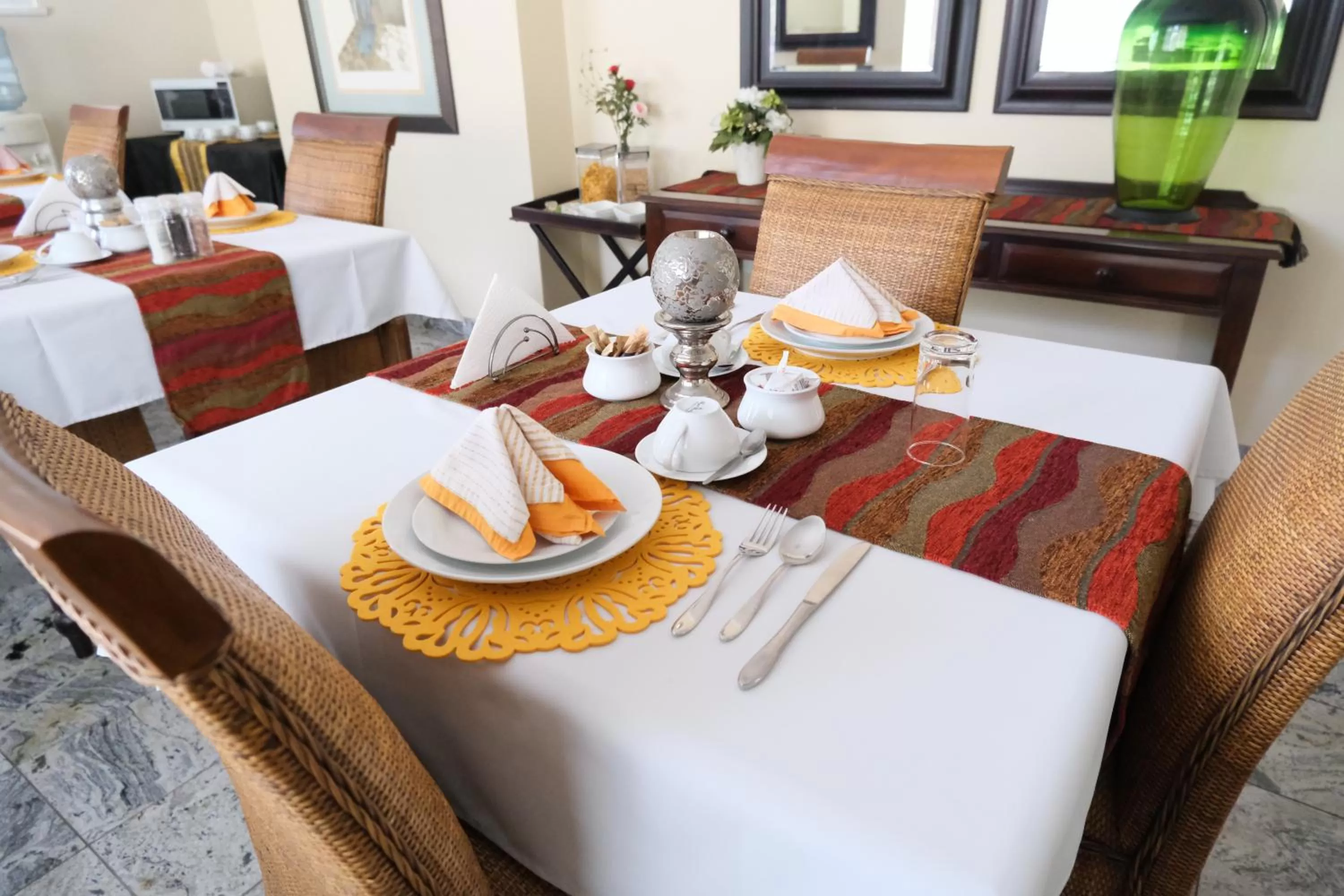 Dining area in The Whitehouse Bed and Breakfast
