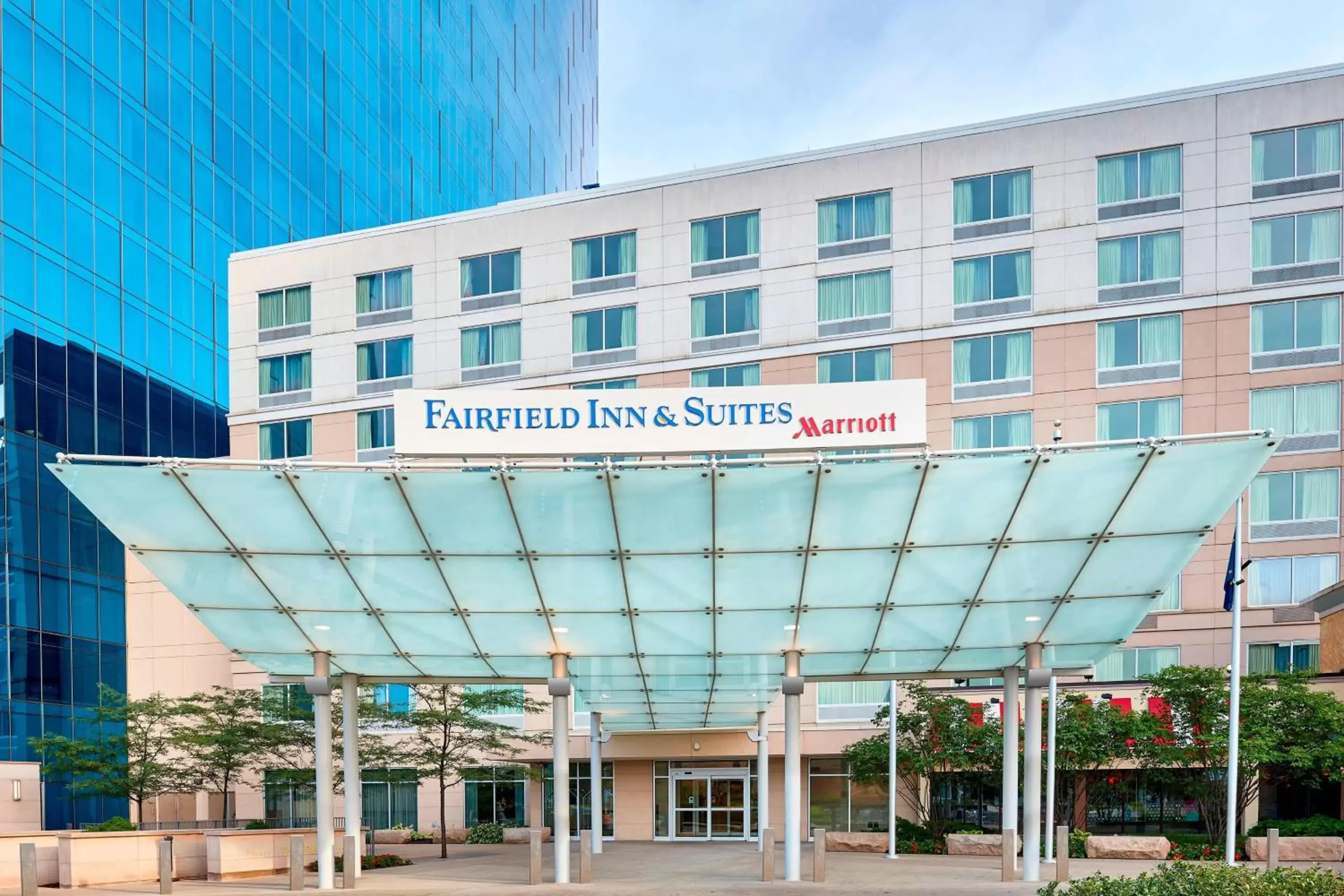 Property Building in Fairfield Inn Suites Indianapolis Downtown