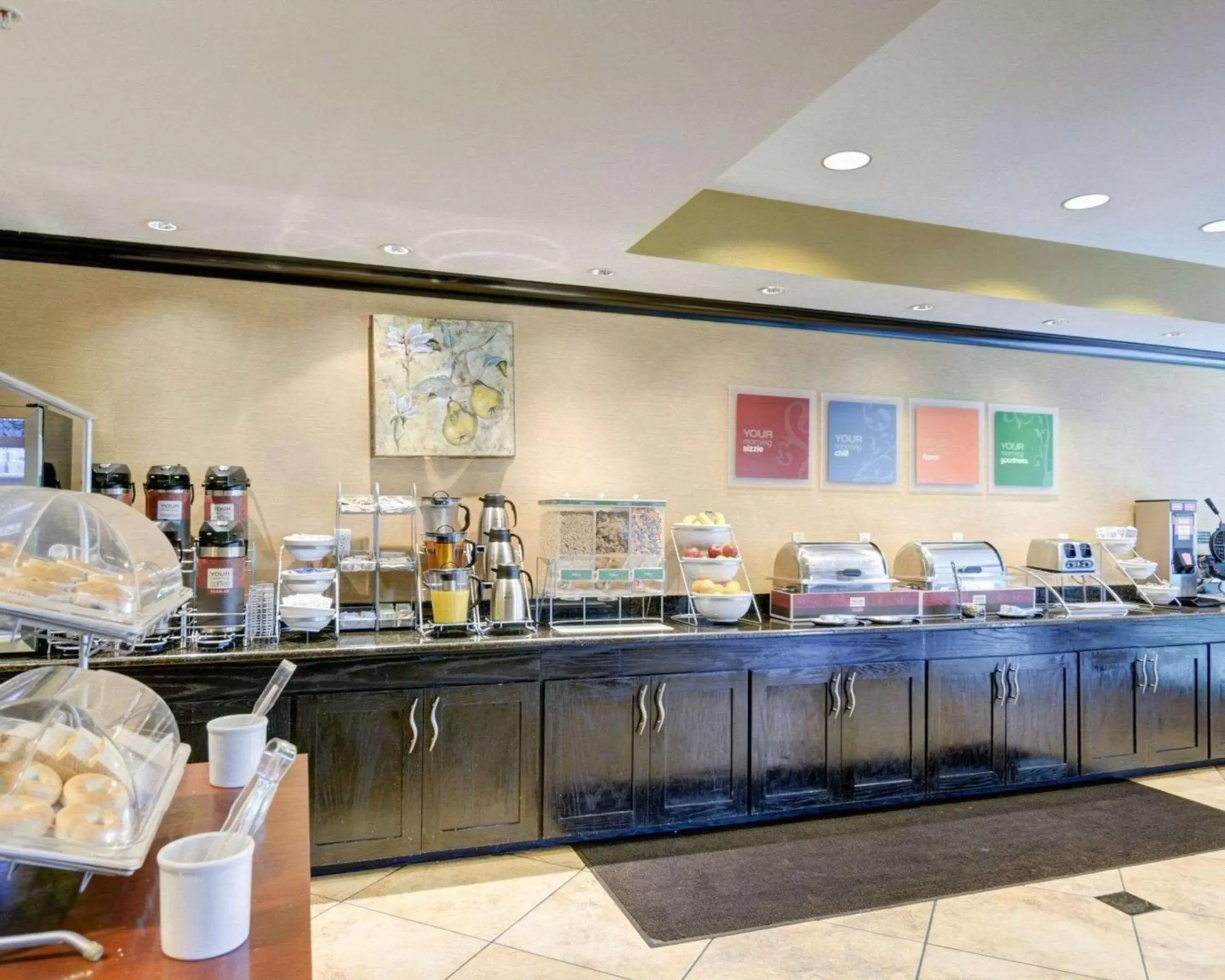 Restaurant/Places to Eat in Comfort Suites Conway