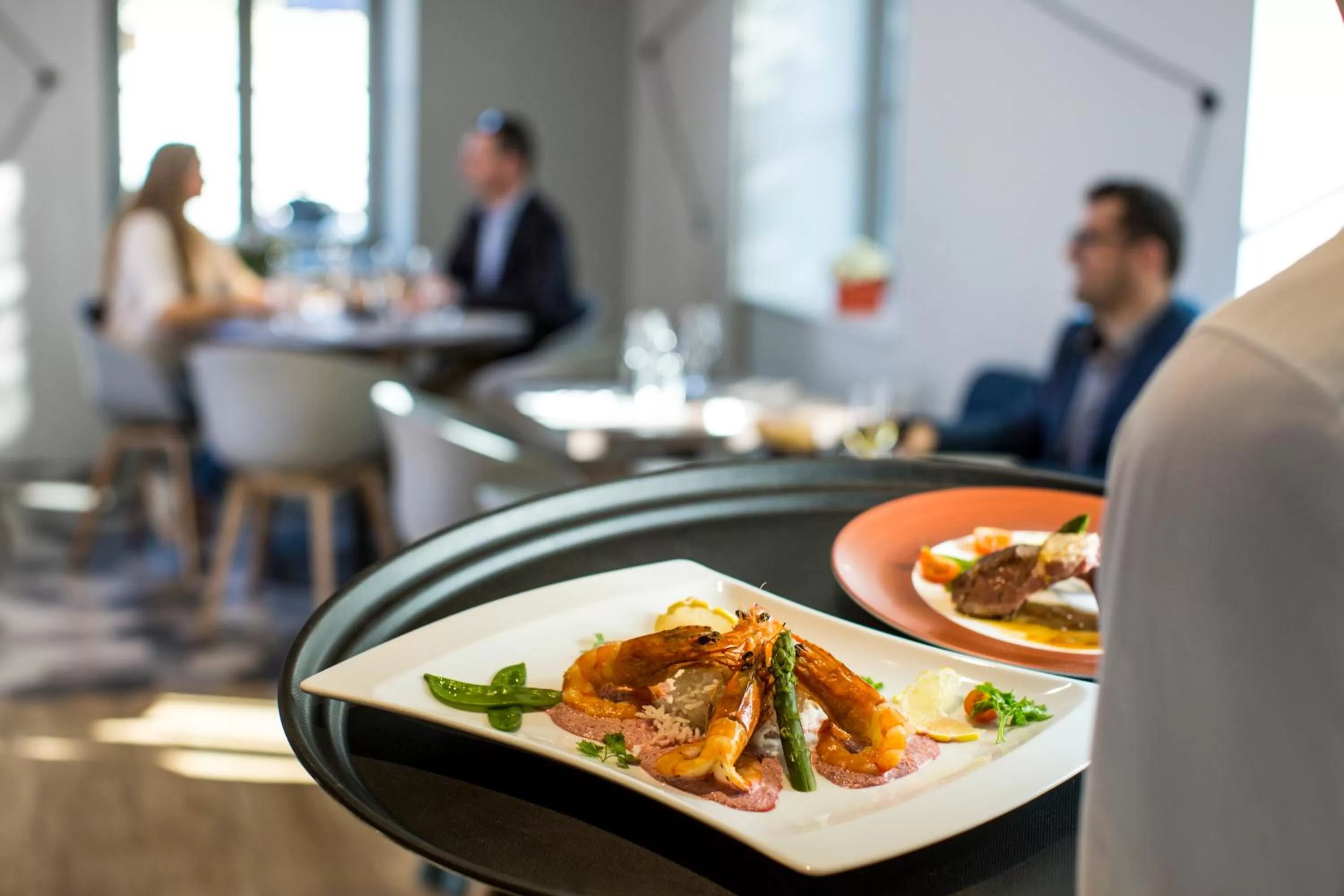 Restaurant/places to eat in Mercure Beauvais Centre Cathédrale