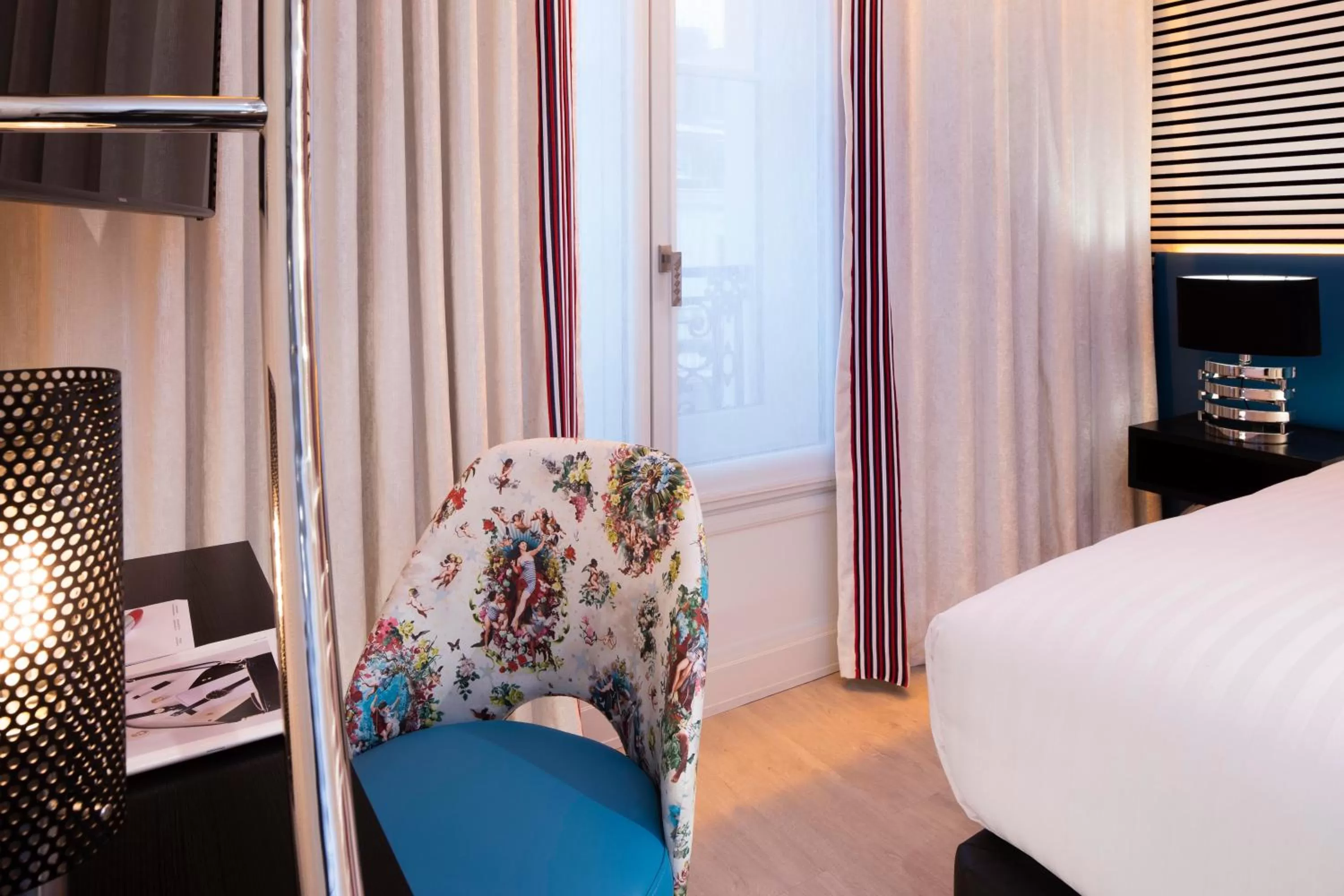 Bedroom, Bed in Hôtel Dress Code