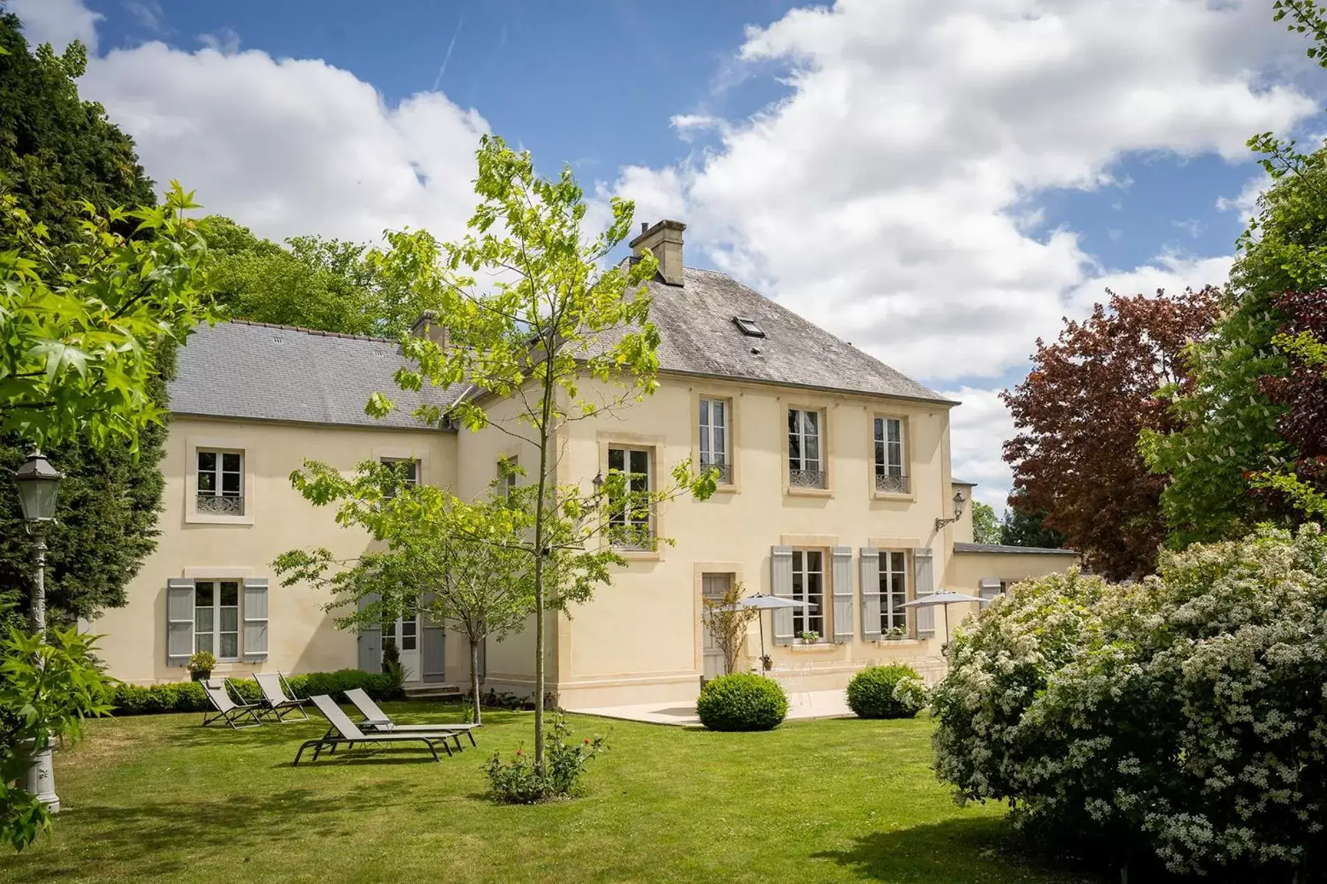 Property Building in Le Petit Matin