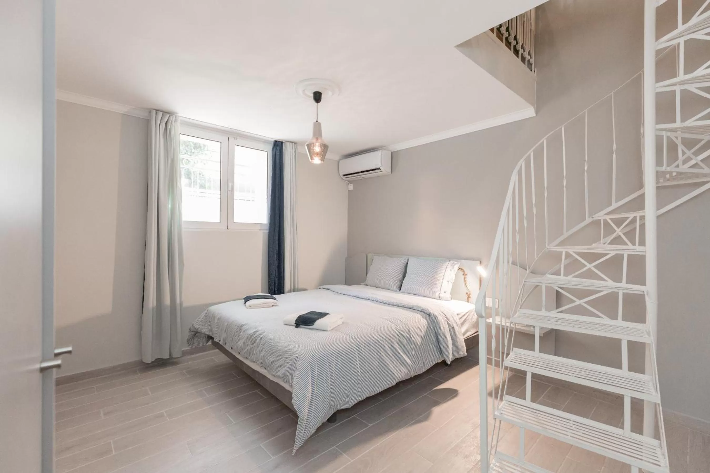 Bed in Troon of Athens Apartments