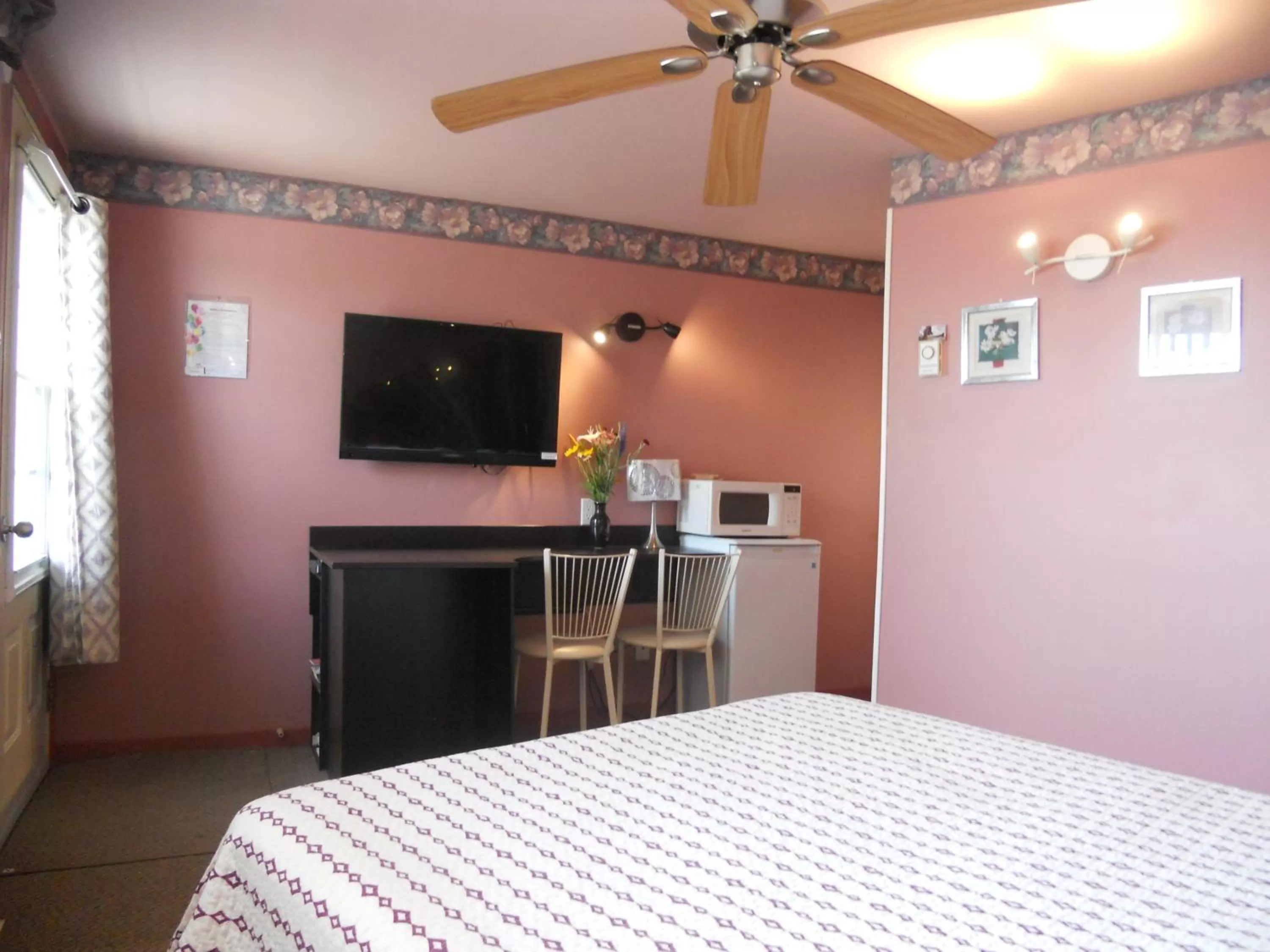 Bed in Motel Normandie