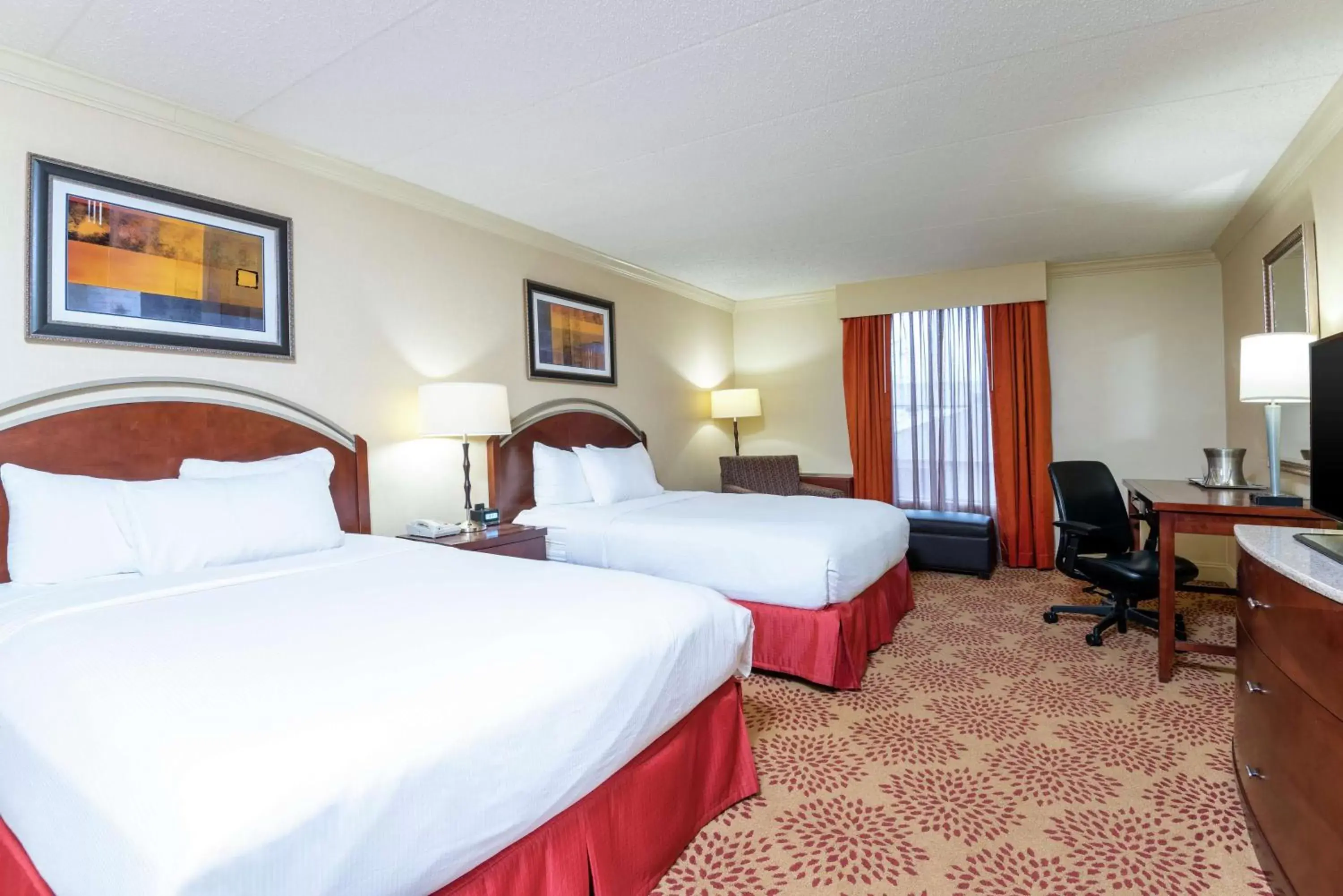 Bed in DoubleTree by Hilton Hotel Grand Rapids Airport