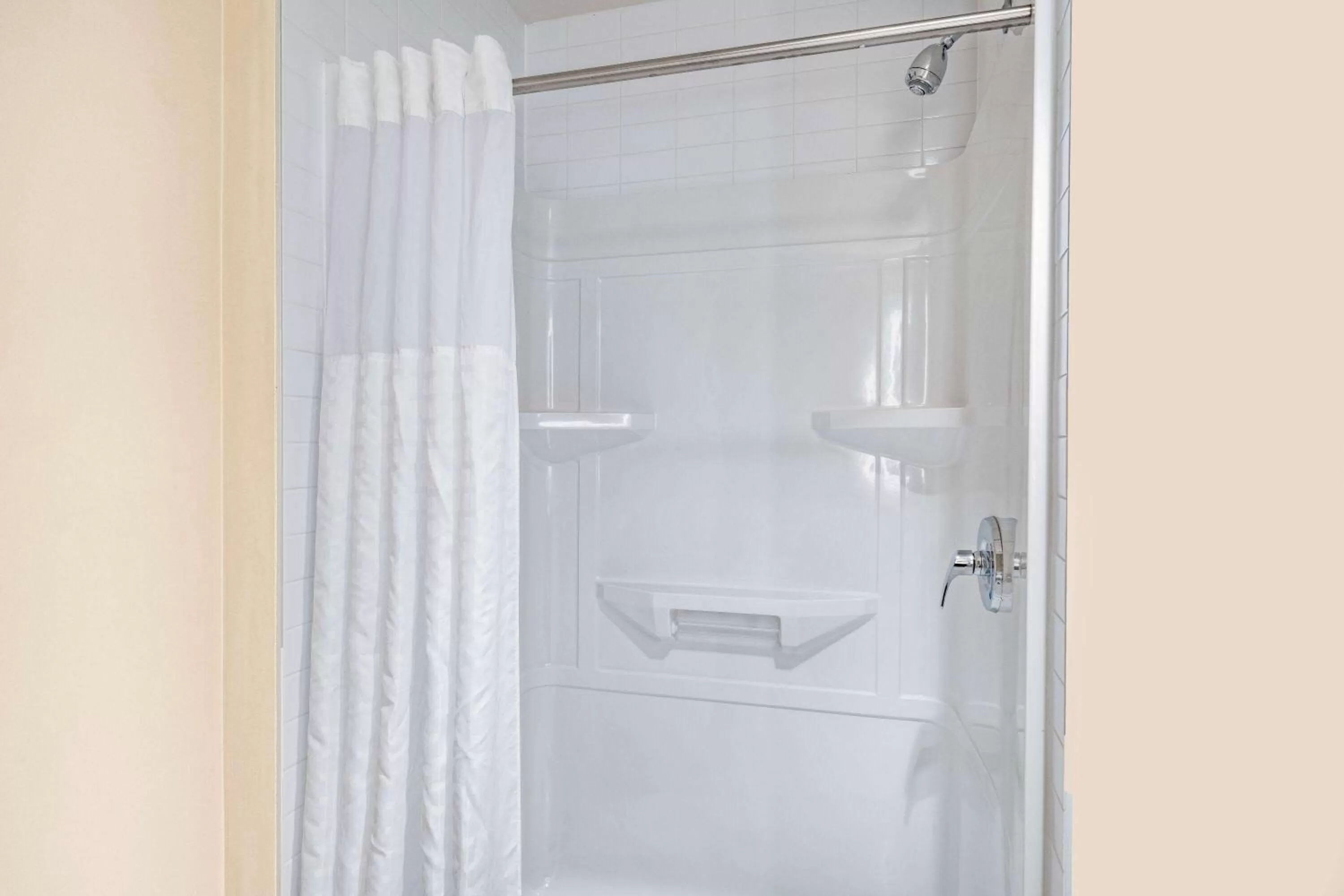 TV and multimedia, Bathroom in Super 8 by Wyndham Moosonee