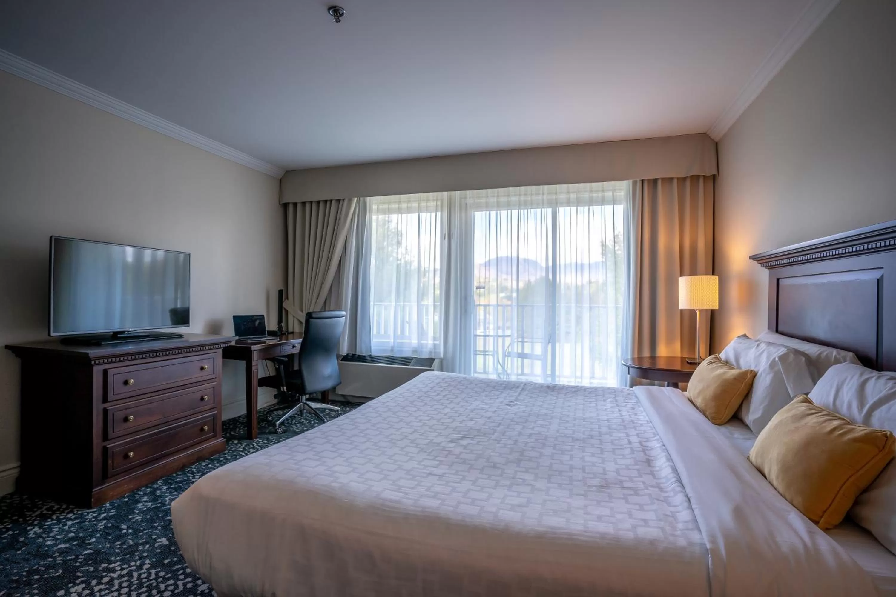 Bedroom, Bed in Manoir des Sables Hôtel & Golf