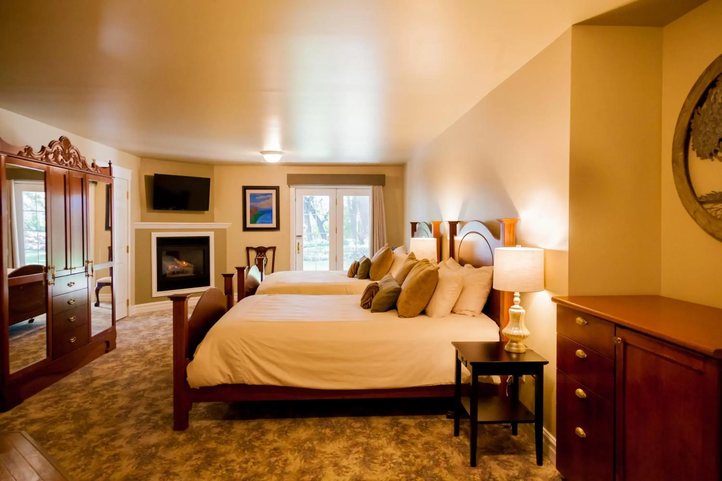 Photo of the whole room, Bed in The Oakwood Inn