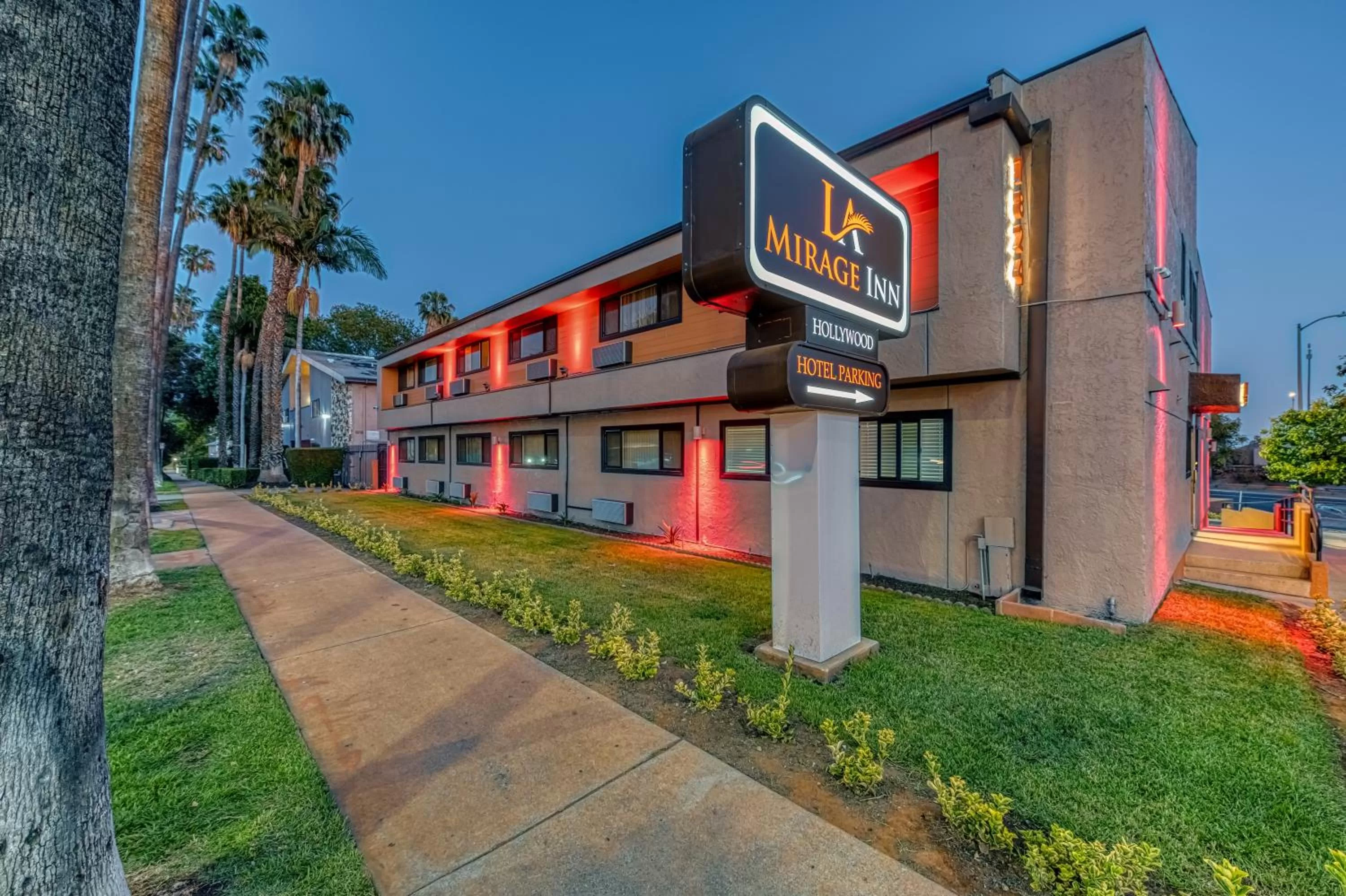 Property building in La Mirage Inn - Hollywood