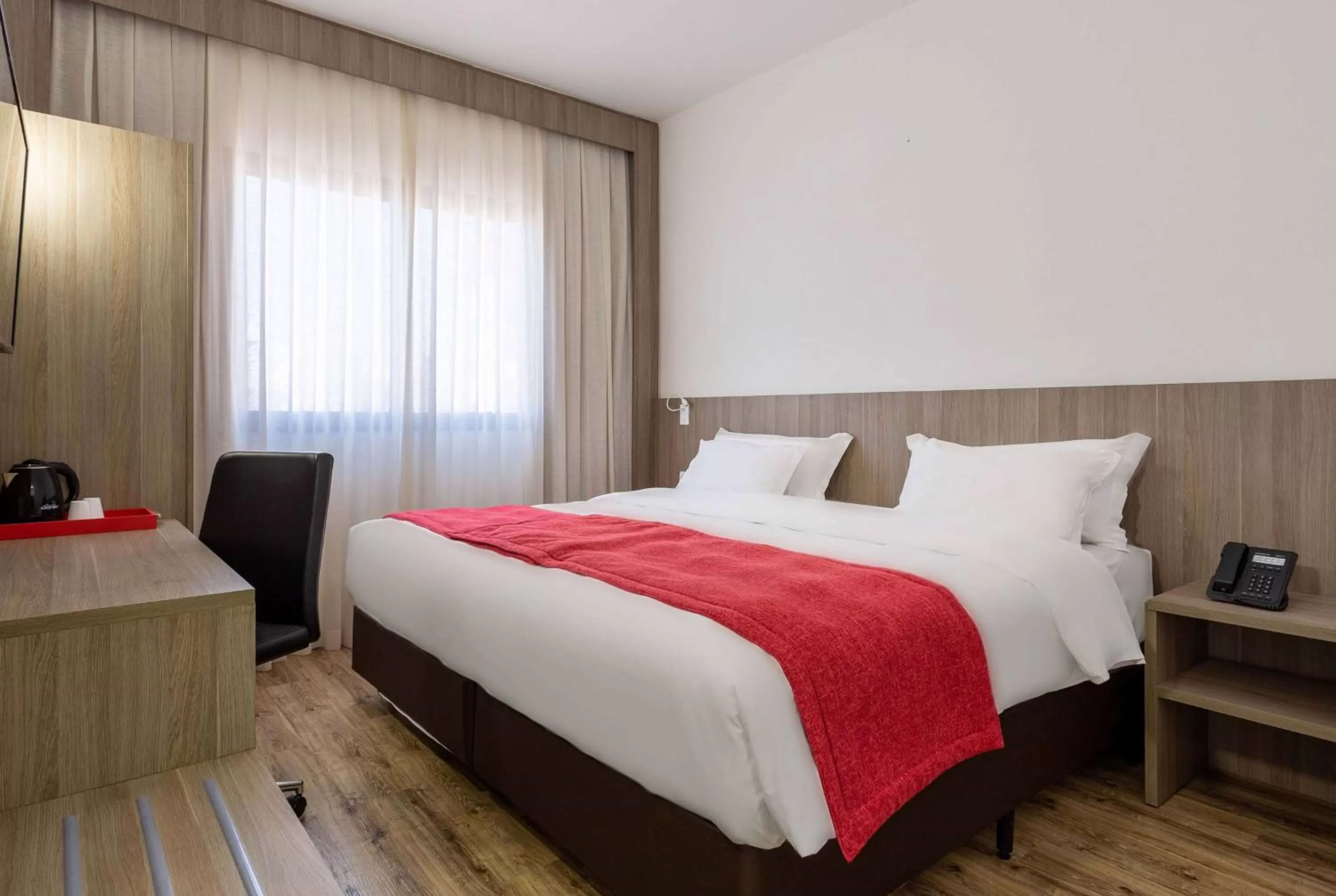 Photo of the whole room, Bed in Ramada Encore by Wyndham São Paulo Osasco