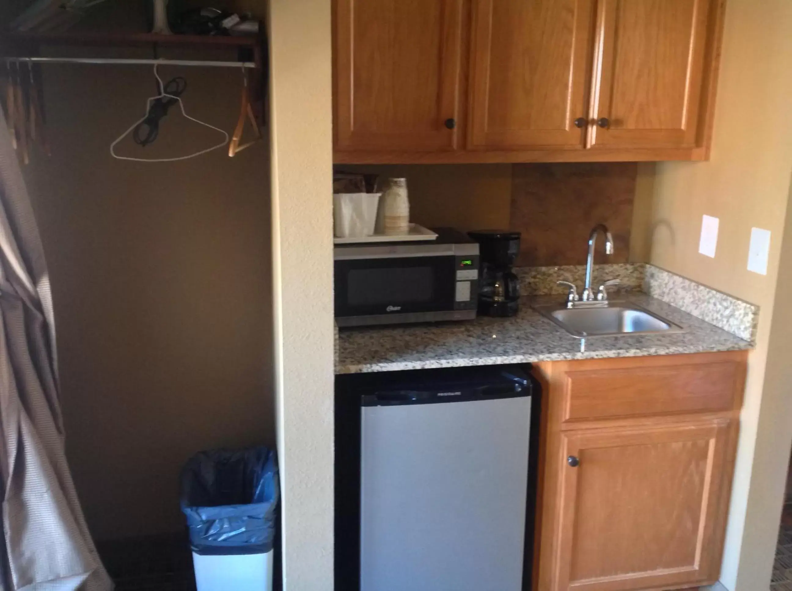 Kitchen or kitchenette, Kitchen/Kitchenette in Qualla Cabins and Motel Cherokee near Casino