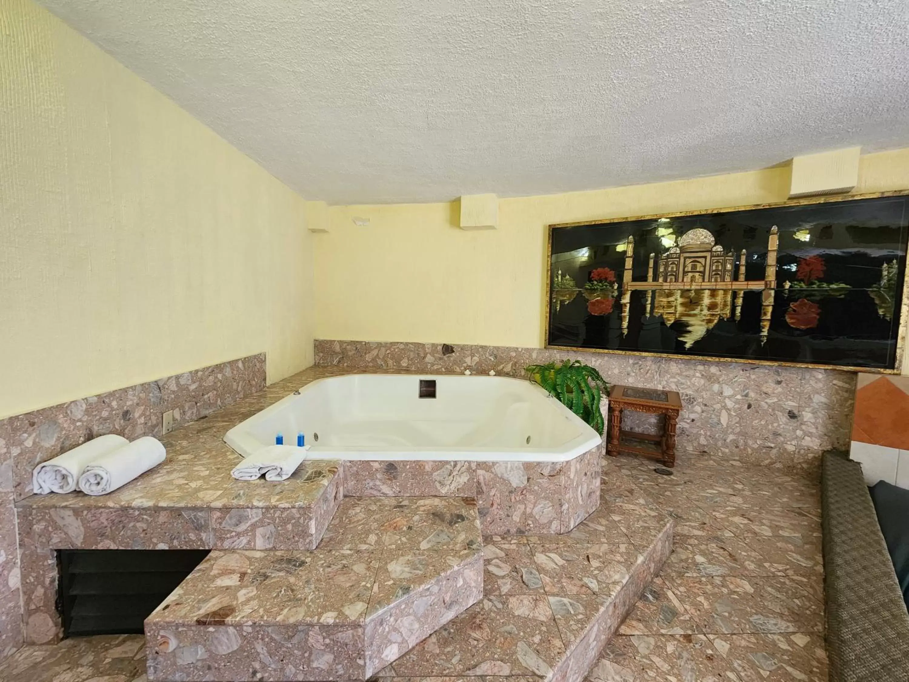 Hot Tub in Hotel Real del Sur