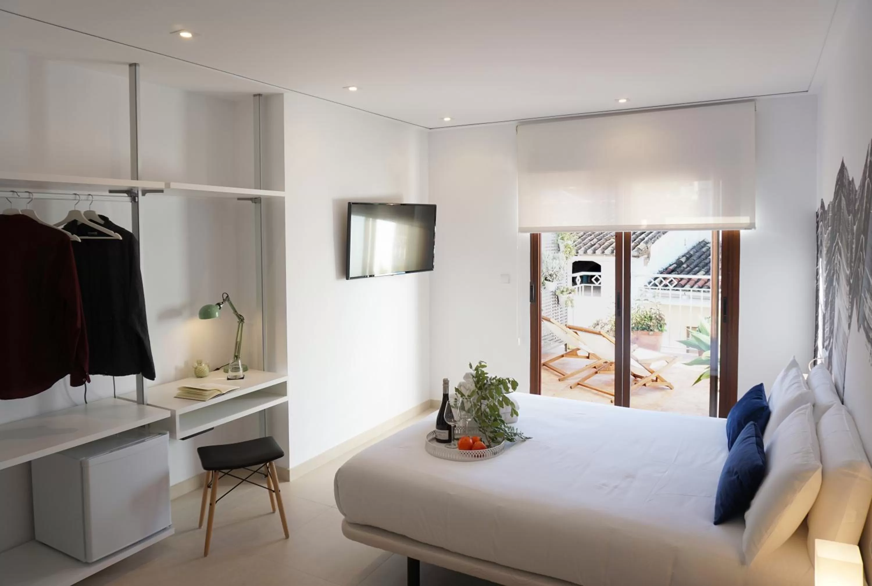 Communal lounge/ TV room, Bed in Mardenit Hotel Boutique