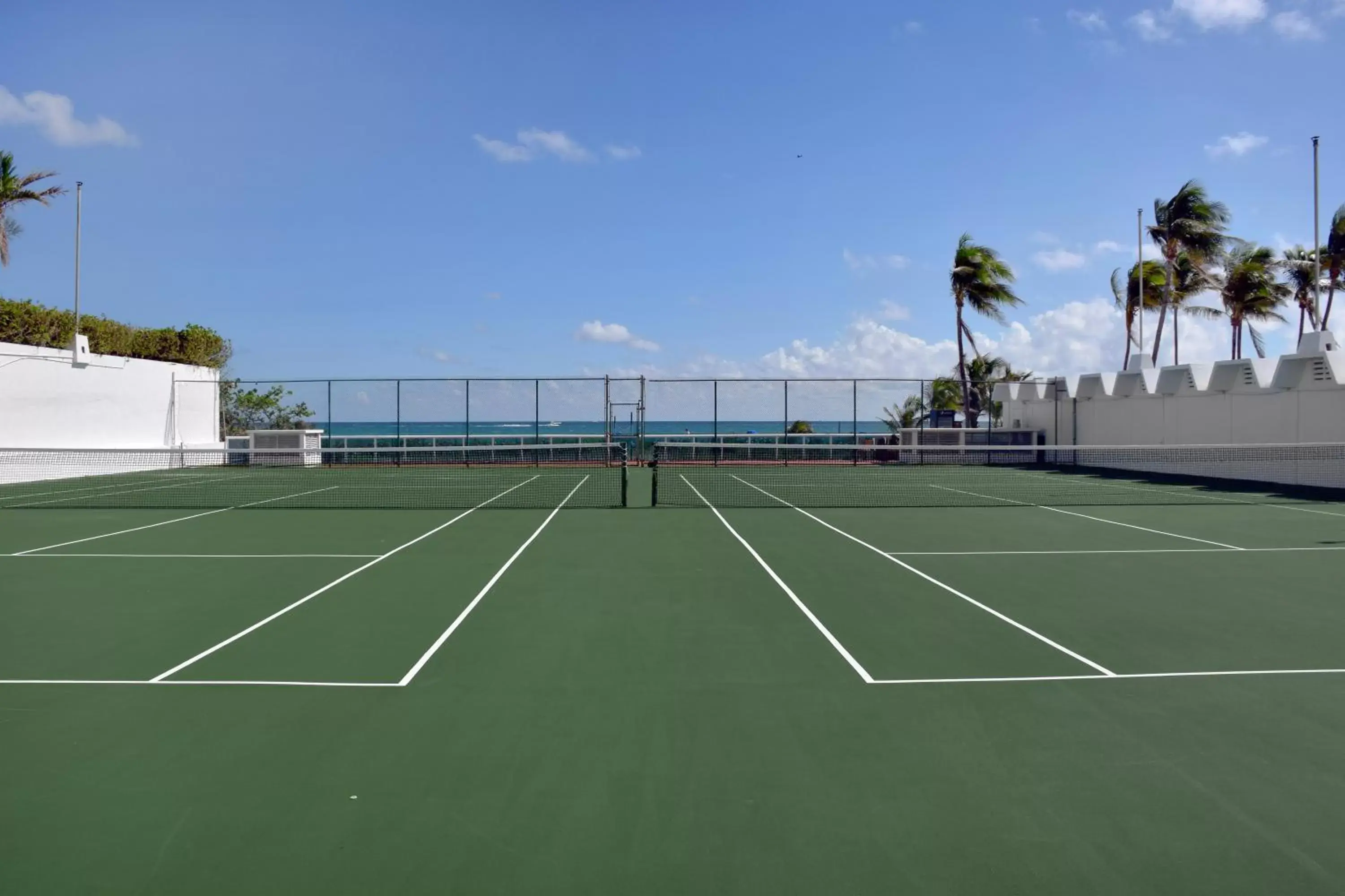 Tennis court, Tennis/Squash in Seacoast Suites on Miami Beach