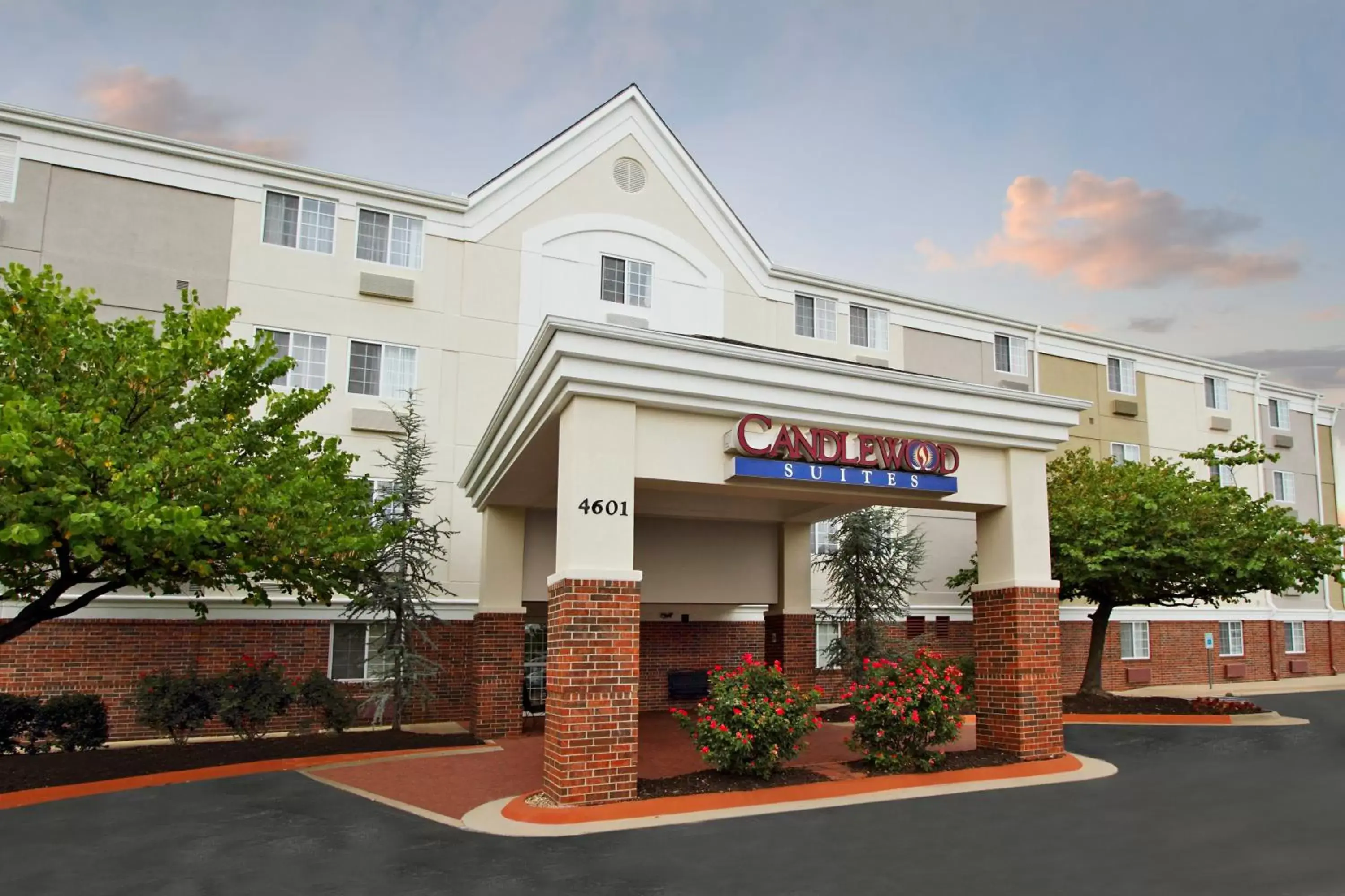 Property Building in Candlewood Suites Rogers-Bentonville, an IHG Hotel