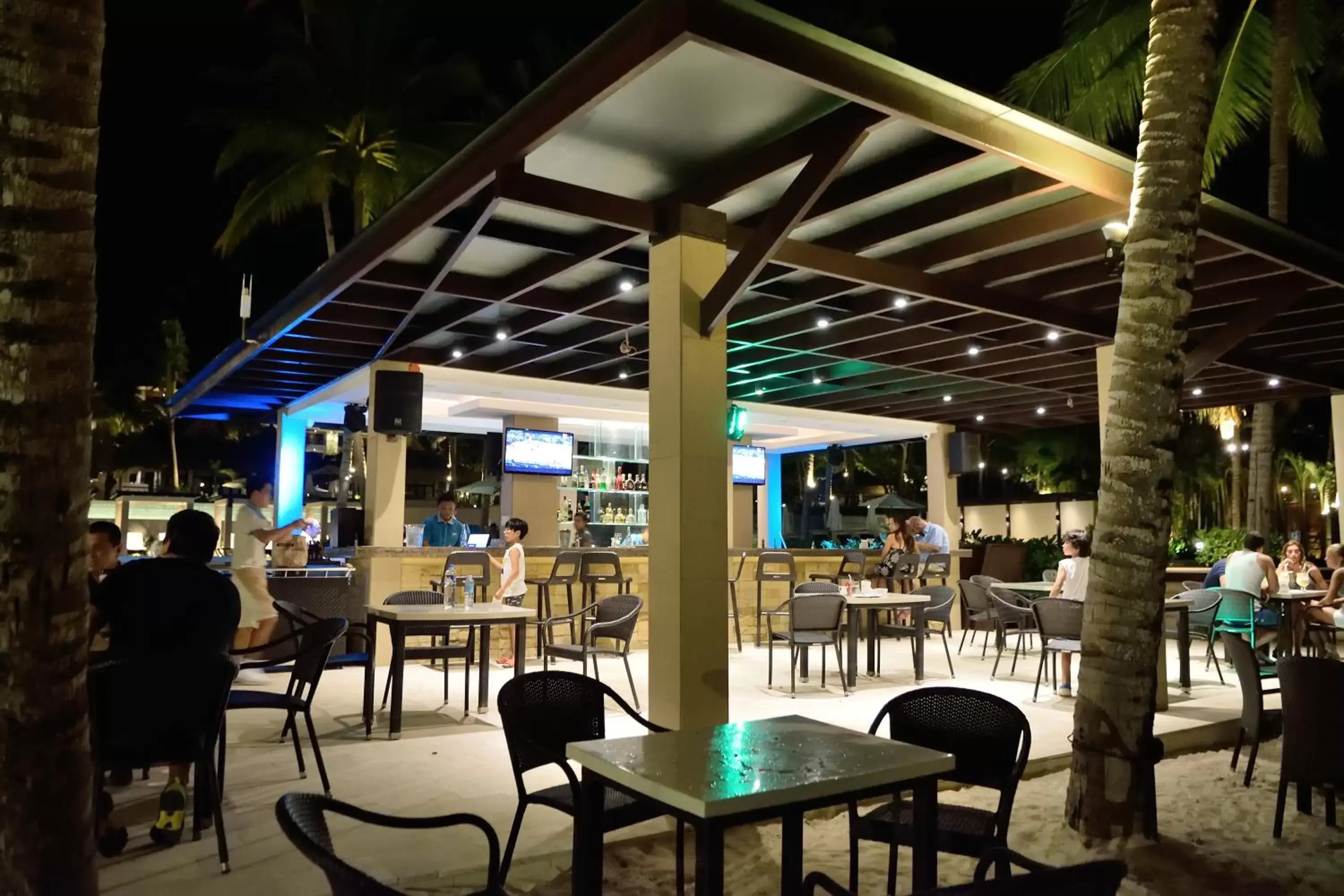 Lounge or bar, Restaurant/Places to Eat in Henann Resort Alona Beach
