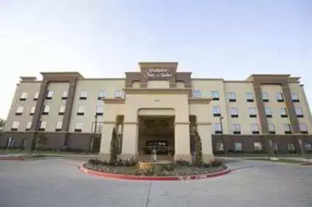 Property building in Hampton Inn & Suites Dallas-DeSoto Property building in Hampton Inn & Suites Dallas-DeSoto