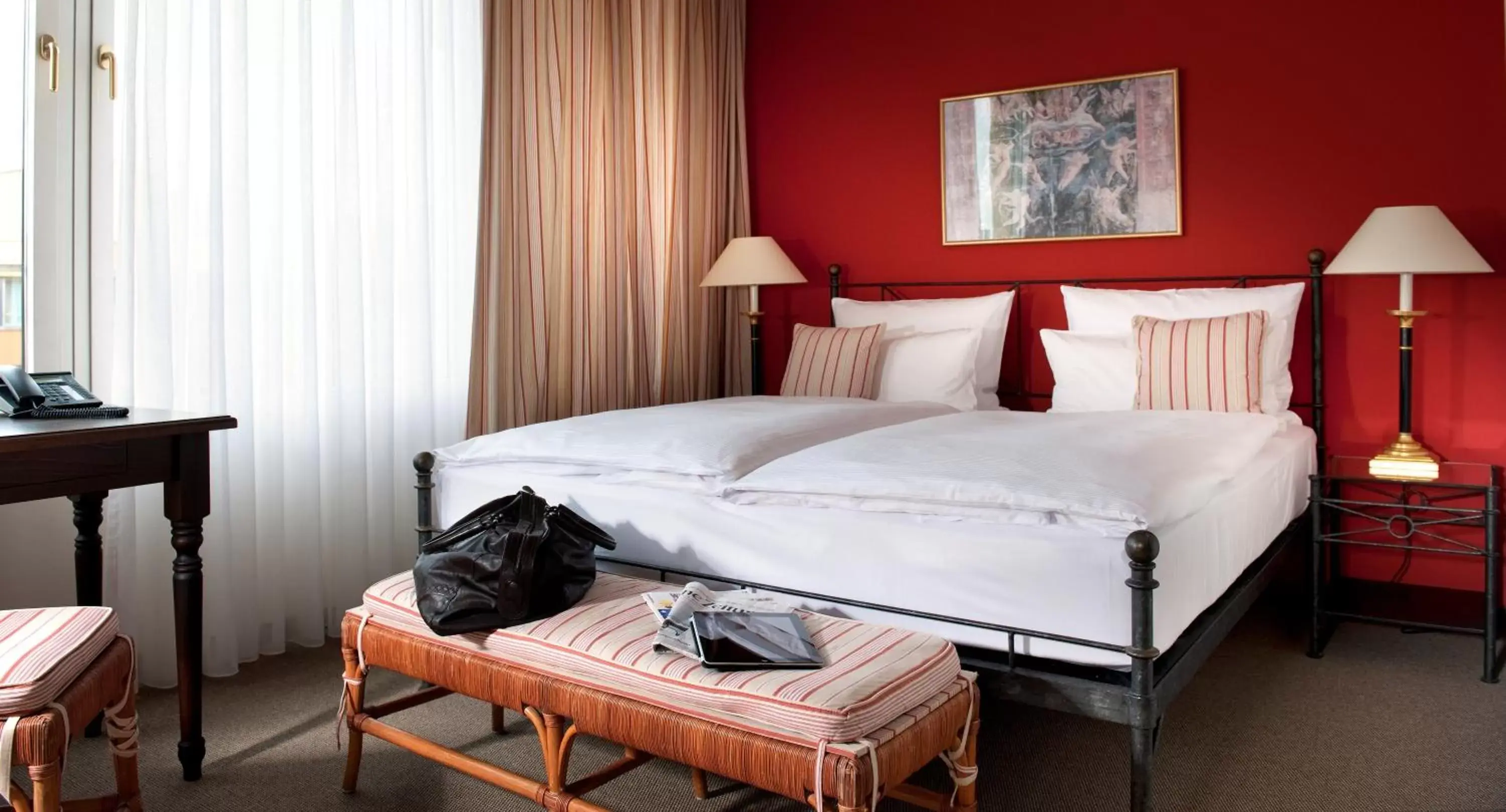 Bed in Hotel Elbflorenz Dresden