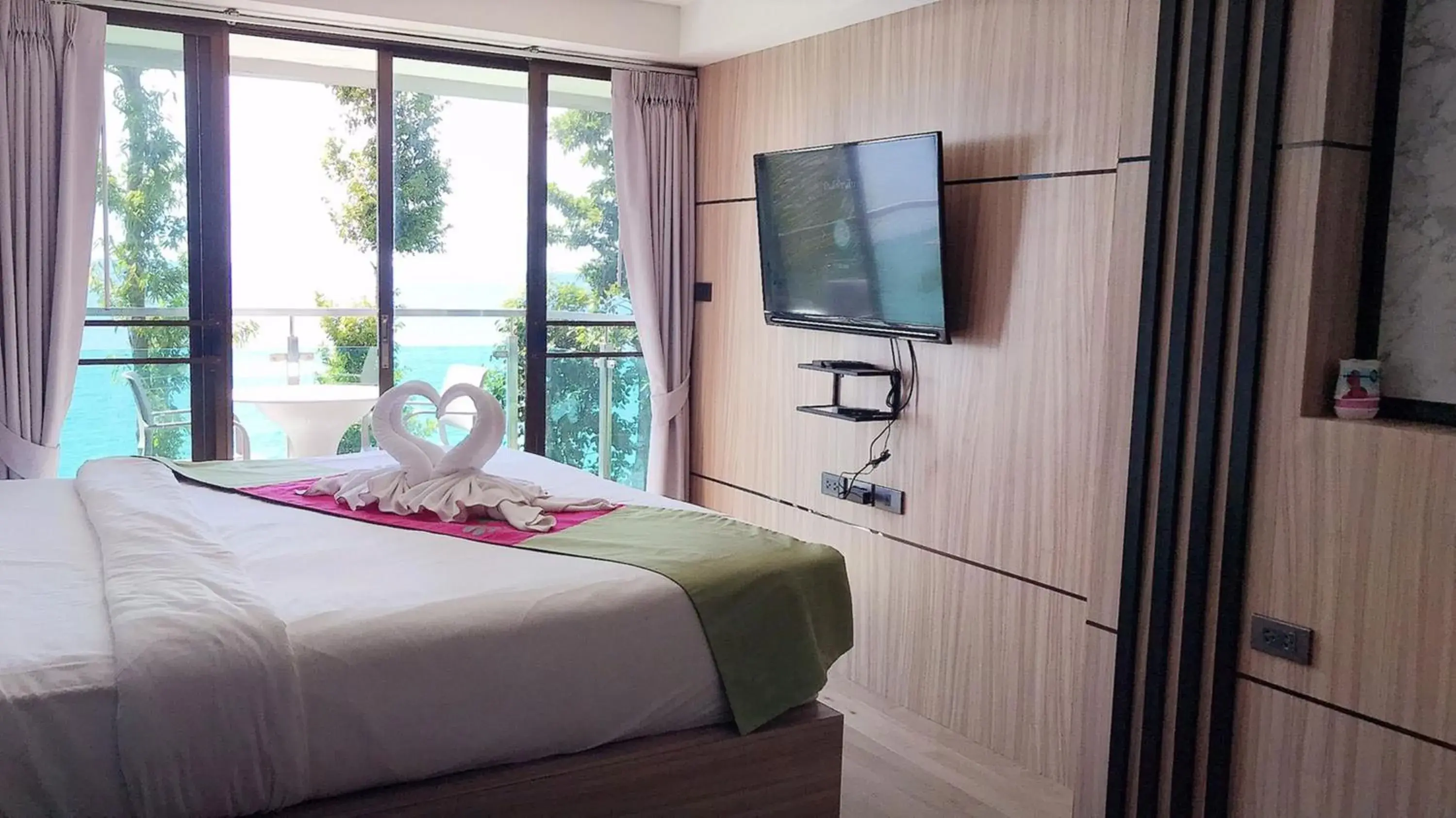 Bed in Cliff Lanta Suite-Koh Lanta Krabi