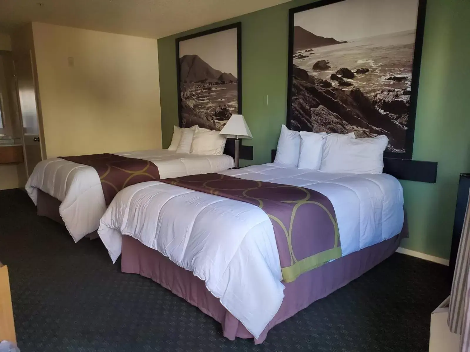 Bedroom, Bed in Mission Inn San Luis Obispo