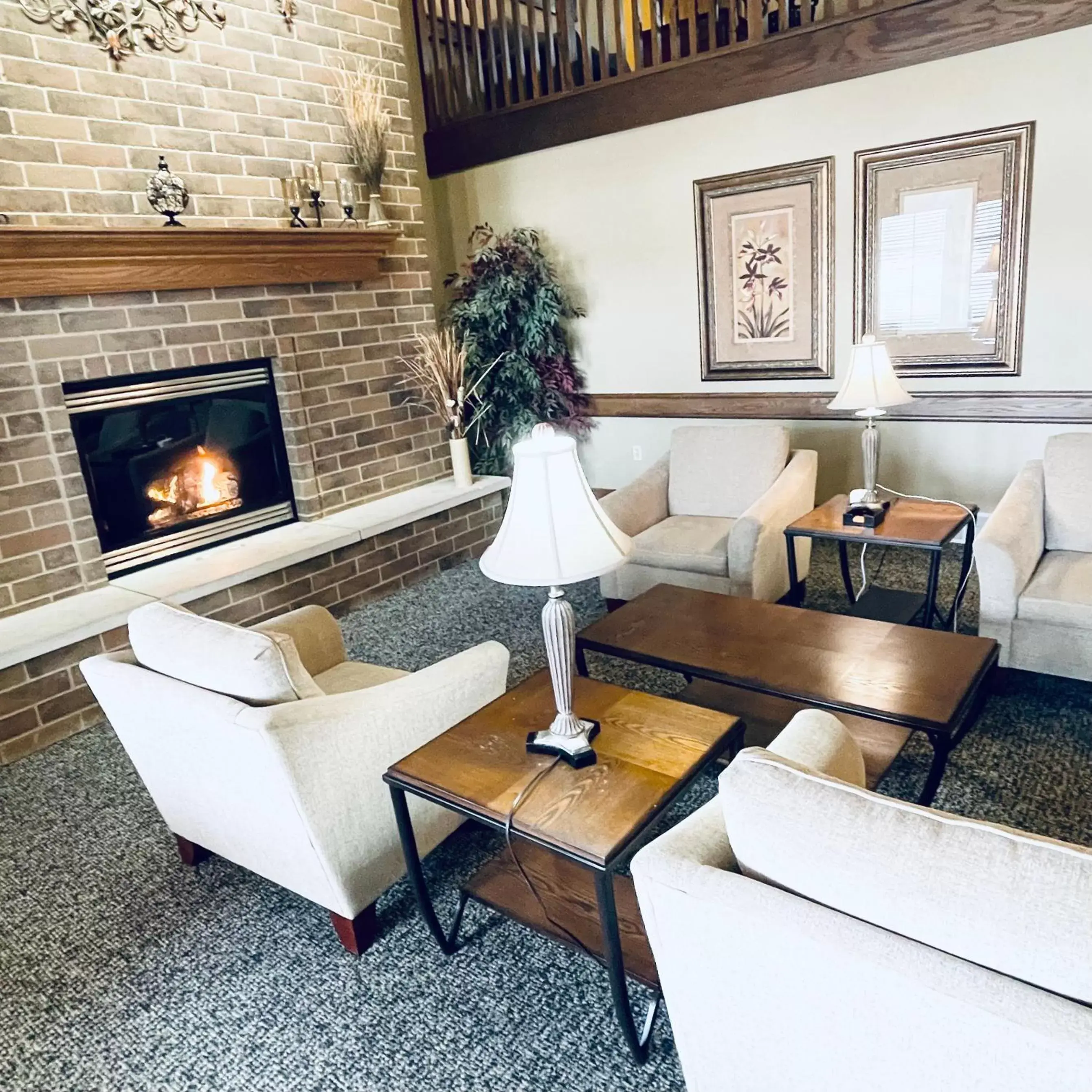 Lobby or reception, Seating Area in AmericInn by Wyndham Green Bay East