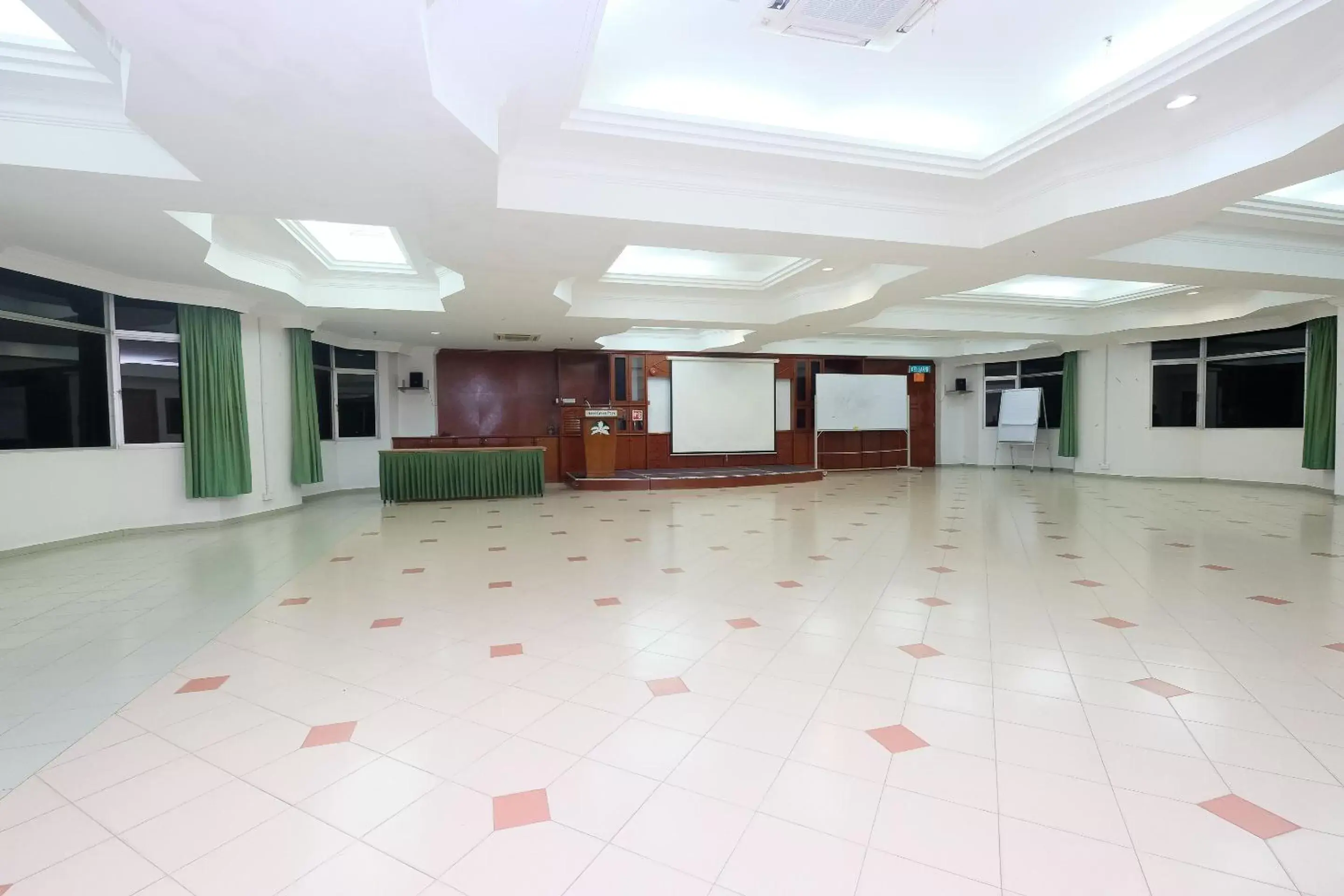 Lobby or reception, Banquet Facilities in Super OYO 1236 Hotel Green Park