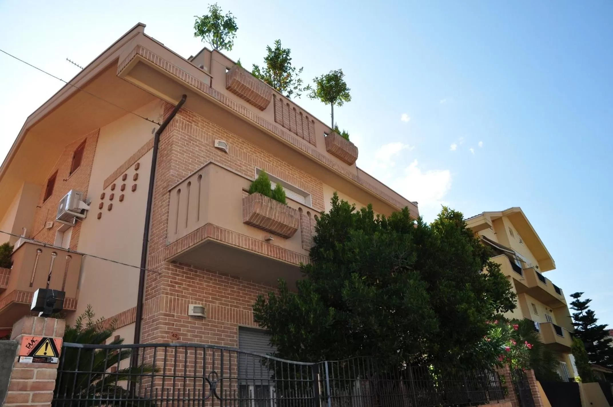 Facade/entrance, Property Building in Domus Primavera