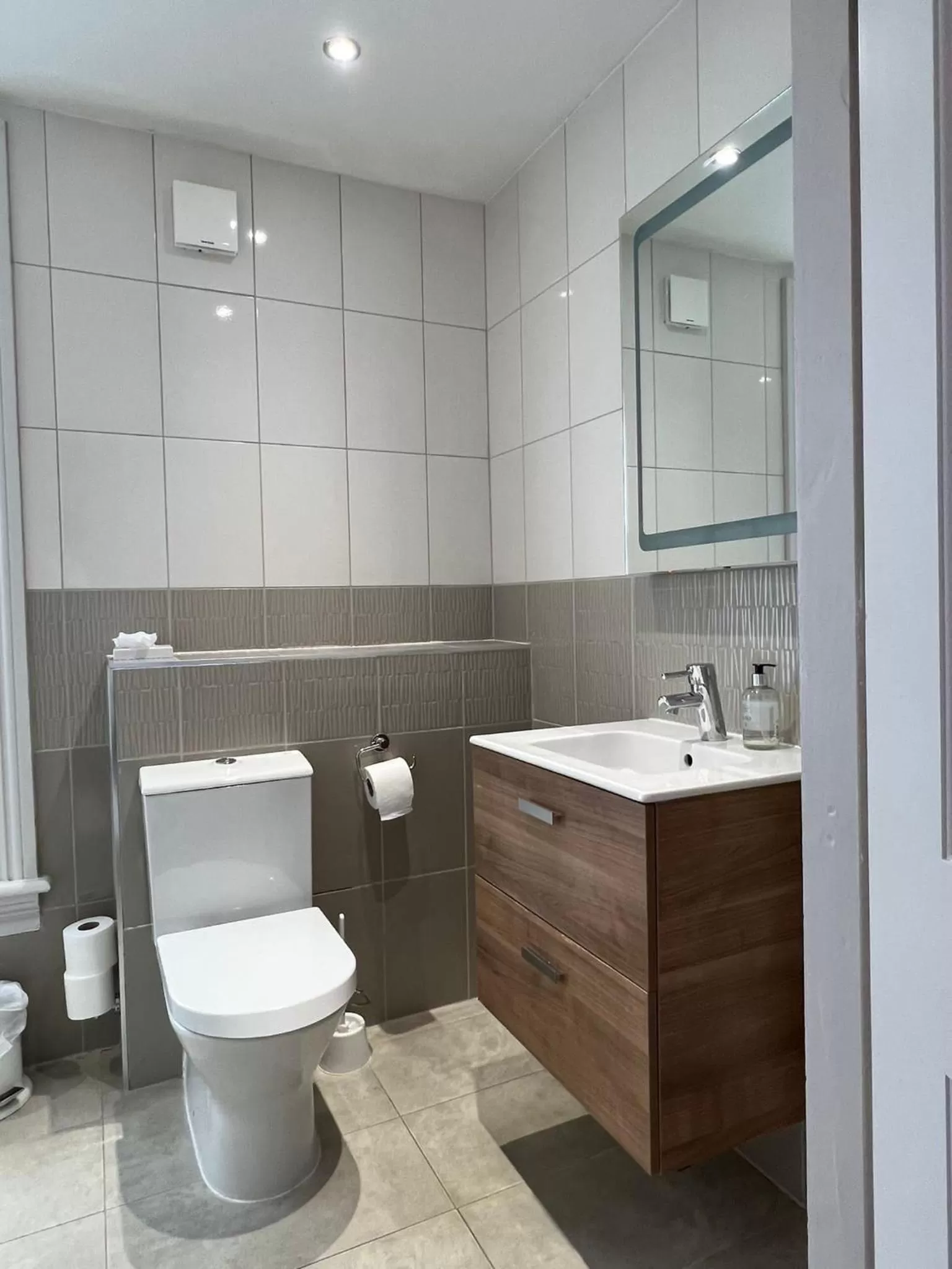 Toilet in St Andrews Town Hotel