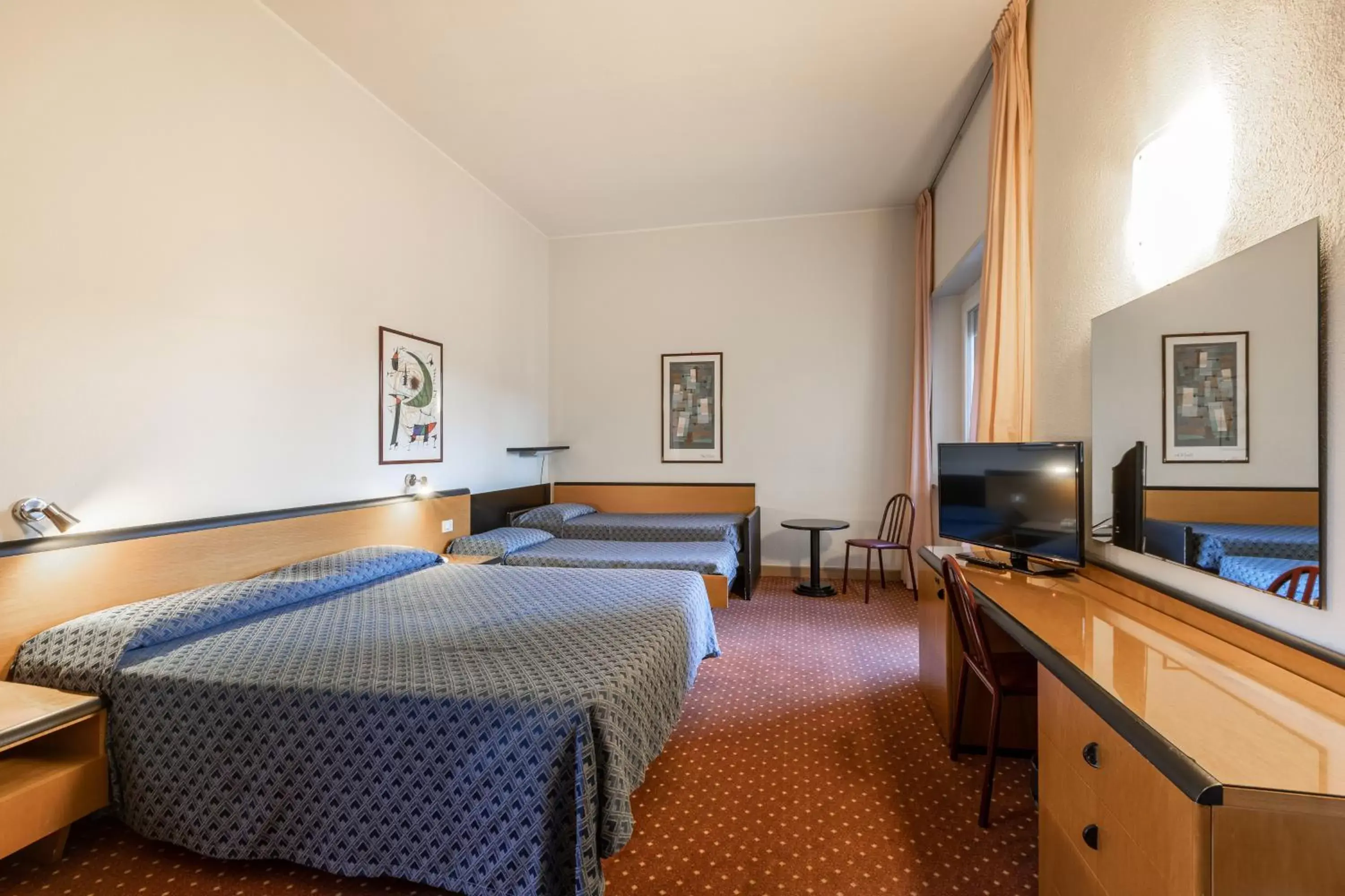 TV and multimedia, TV/Entertainment Center in Hotel Nuova Grosseto