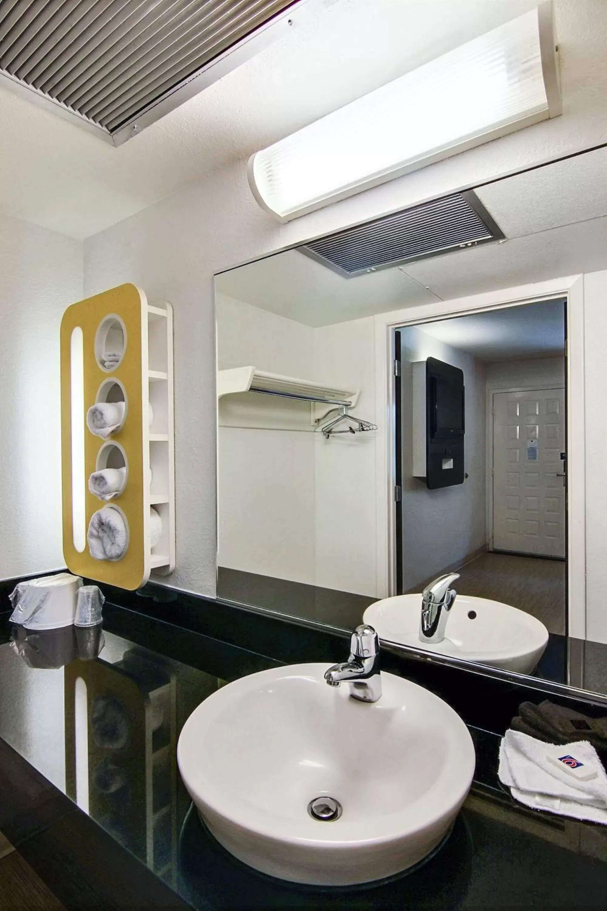 Bathroom in Motel 6-Carpinteria, CA - Santa Barbara - South