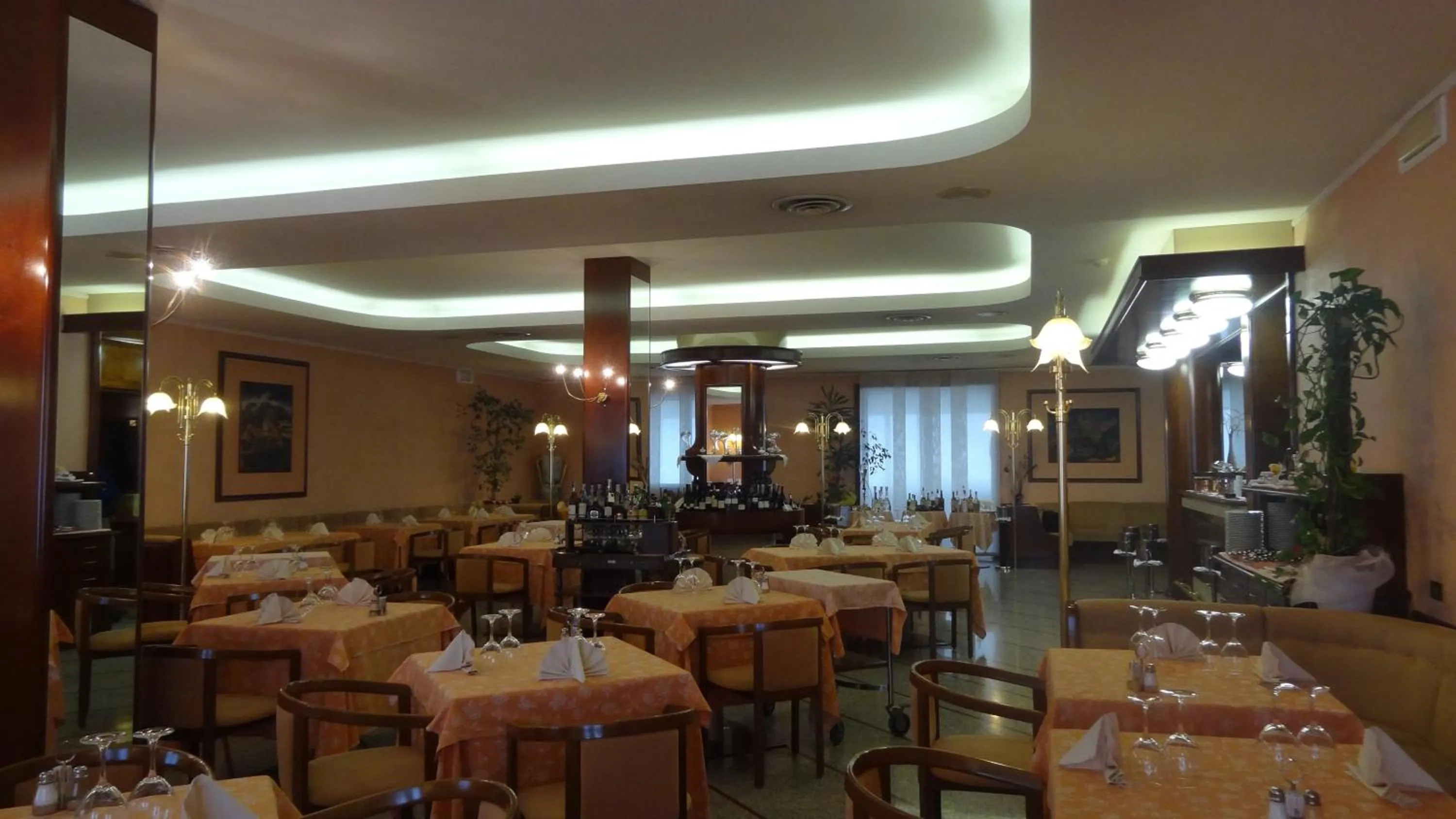 Restaurant/places to eat in Le Gronde
