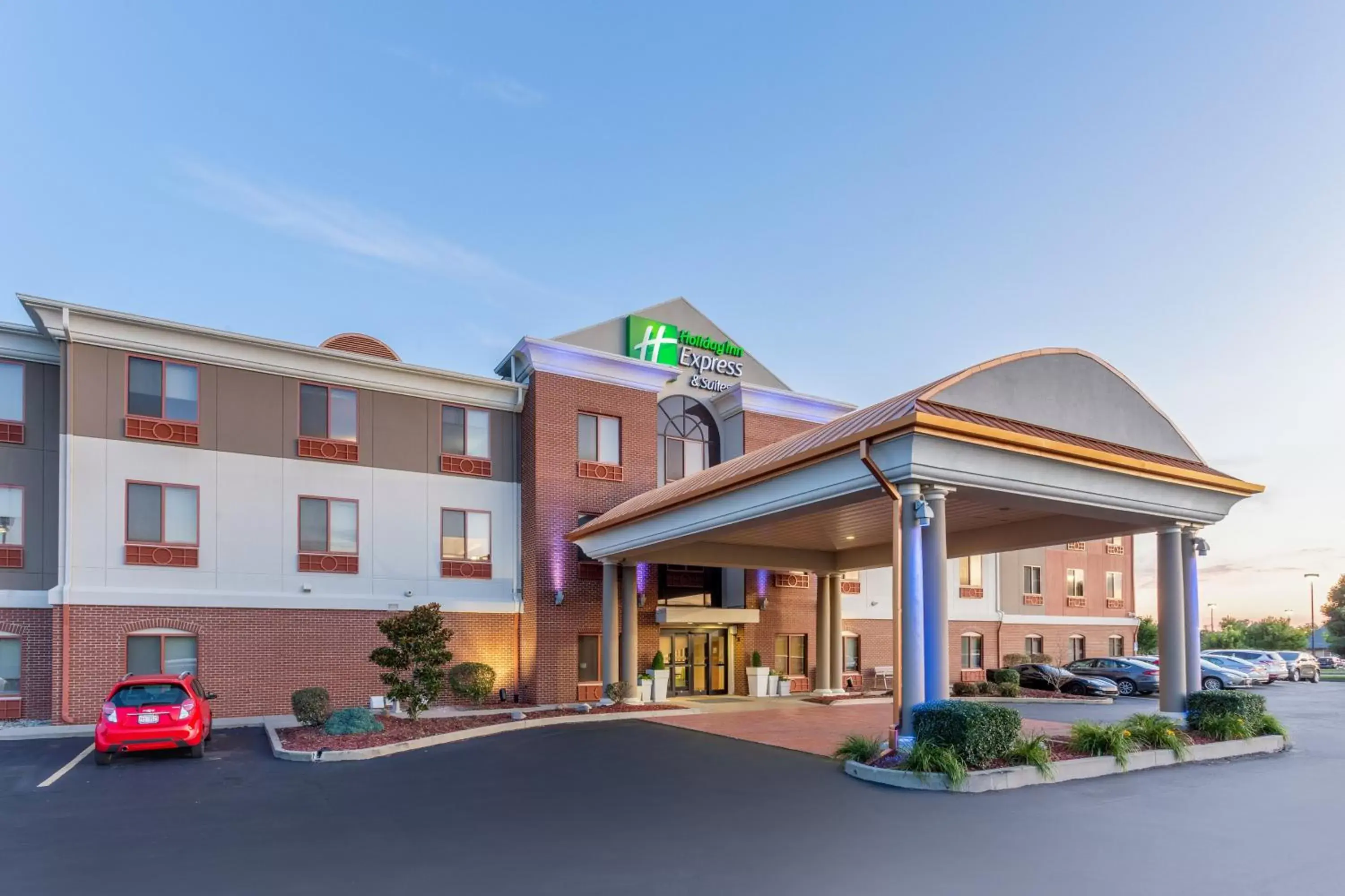 Property building in Holiday Inn Express Hotel & Suites O'Fallon-Shiloh, an IHG Hotel
