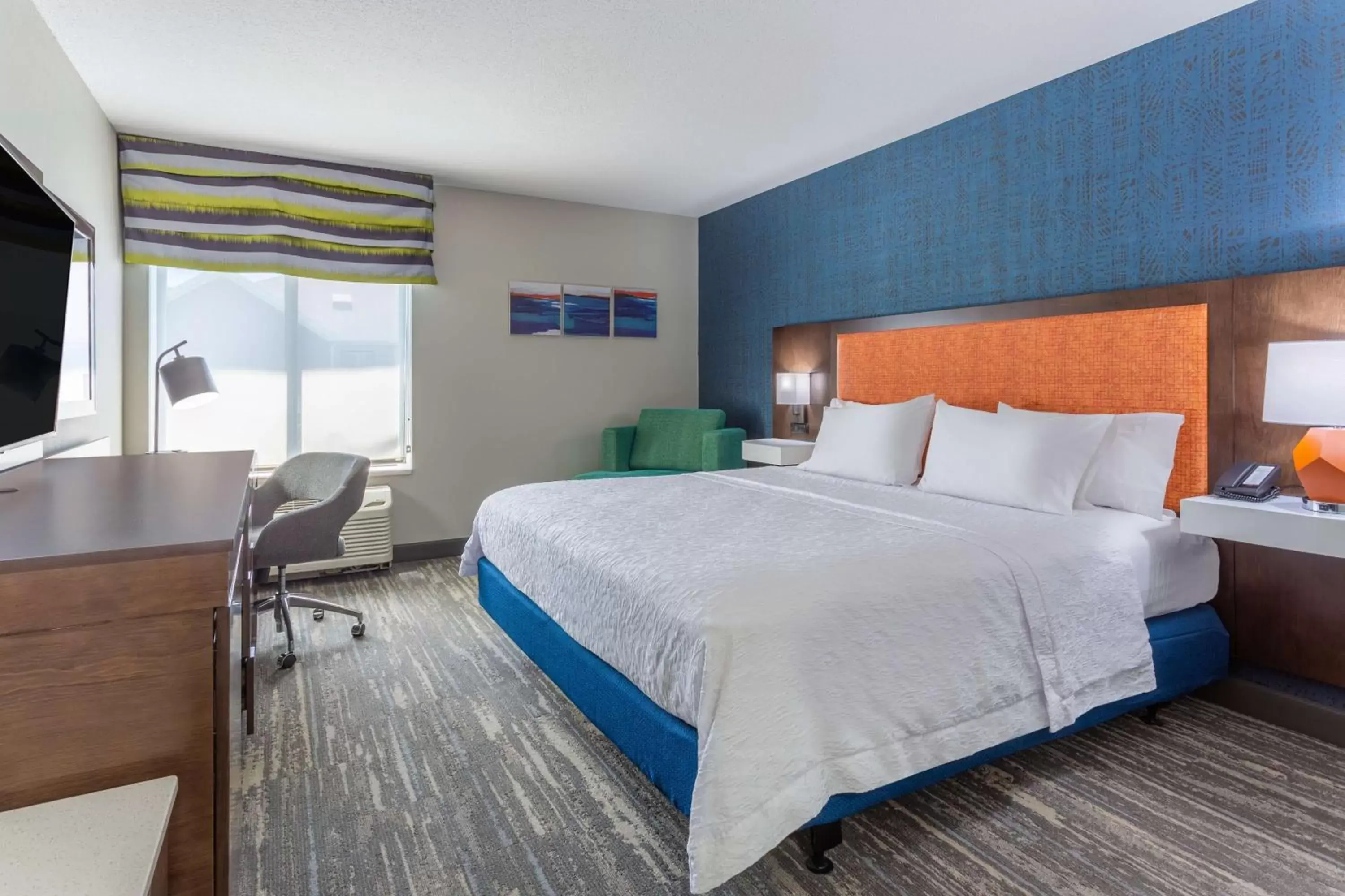 Bedroom, Bed in Hampton Inn Sioux Falls