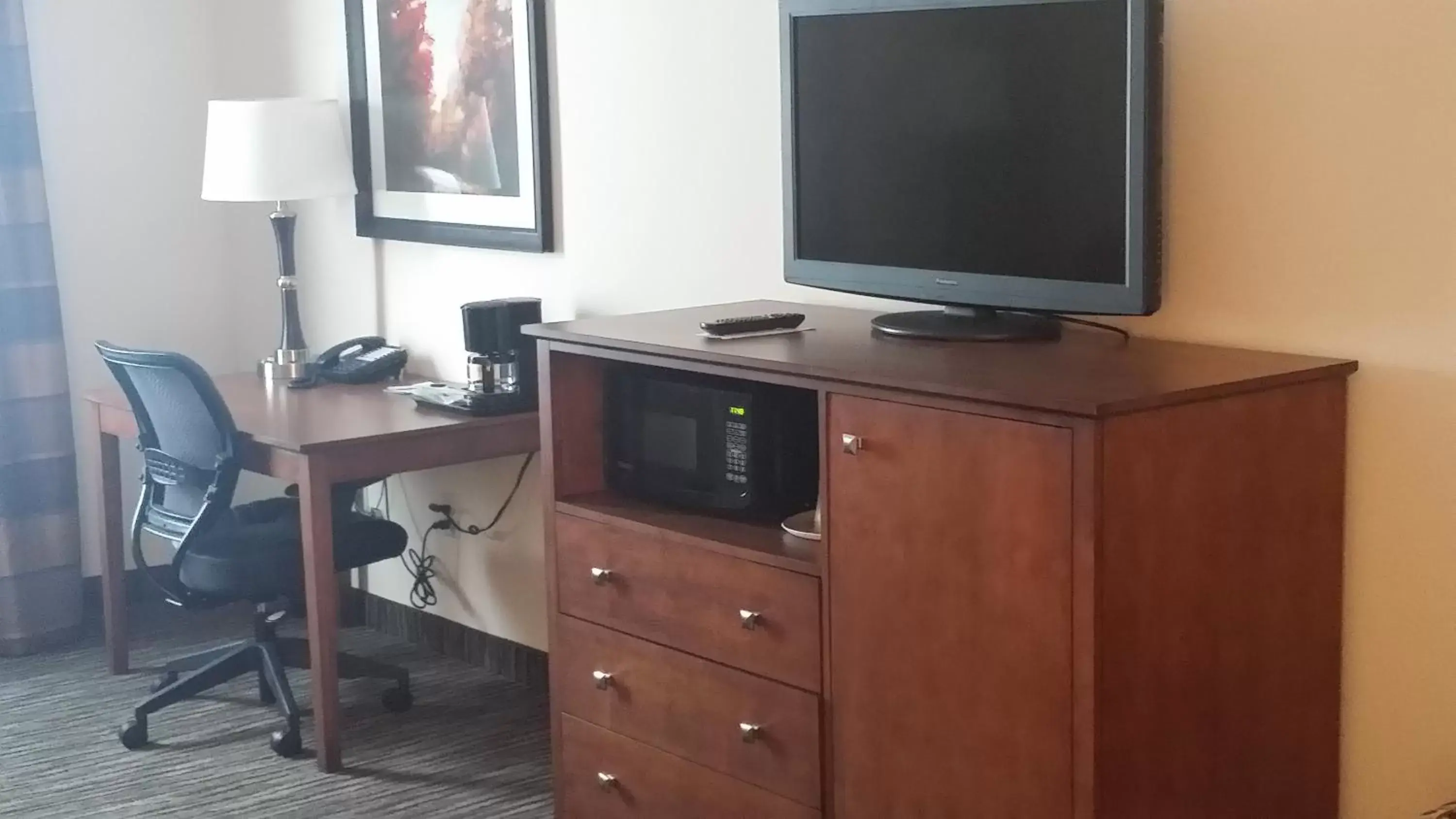 TV and multimedia, TV/Entertainment Center in GrandStay Hotel and Suites Parkers Prairie
