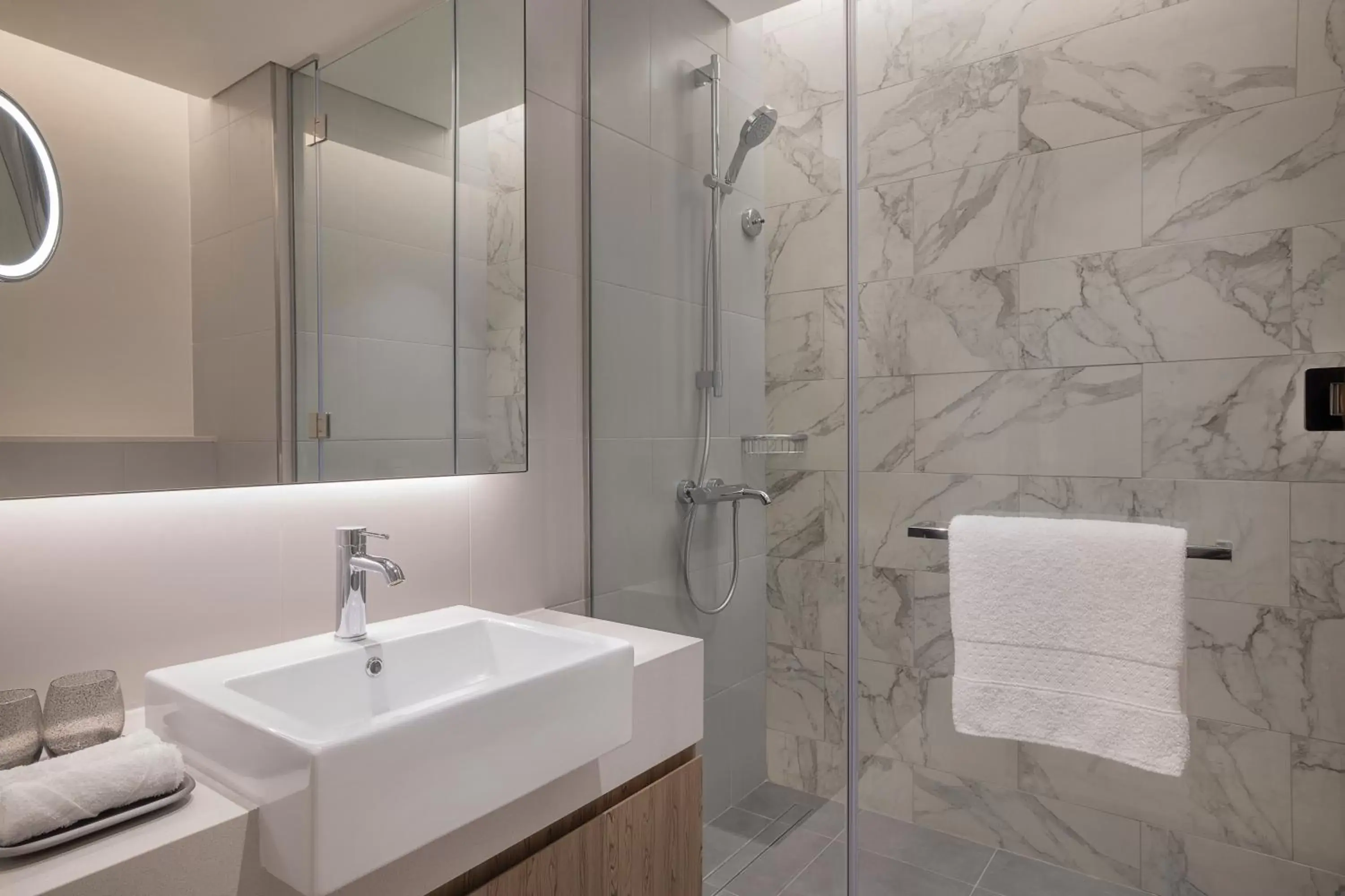 Toilet, Bathroom in Doubletree By Hilton Abu Dhabi Yas Island Residences