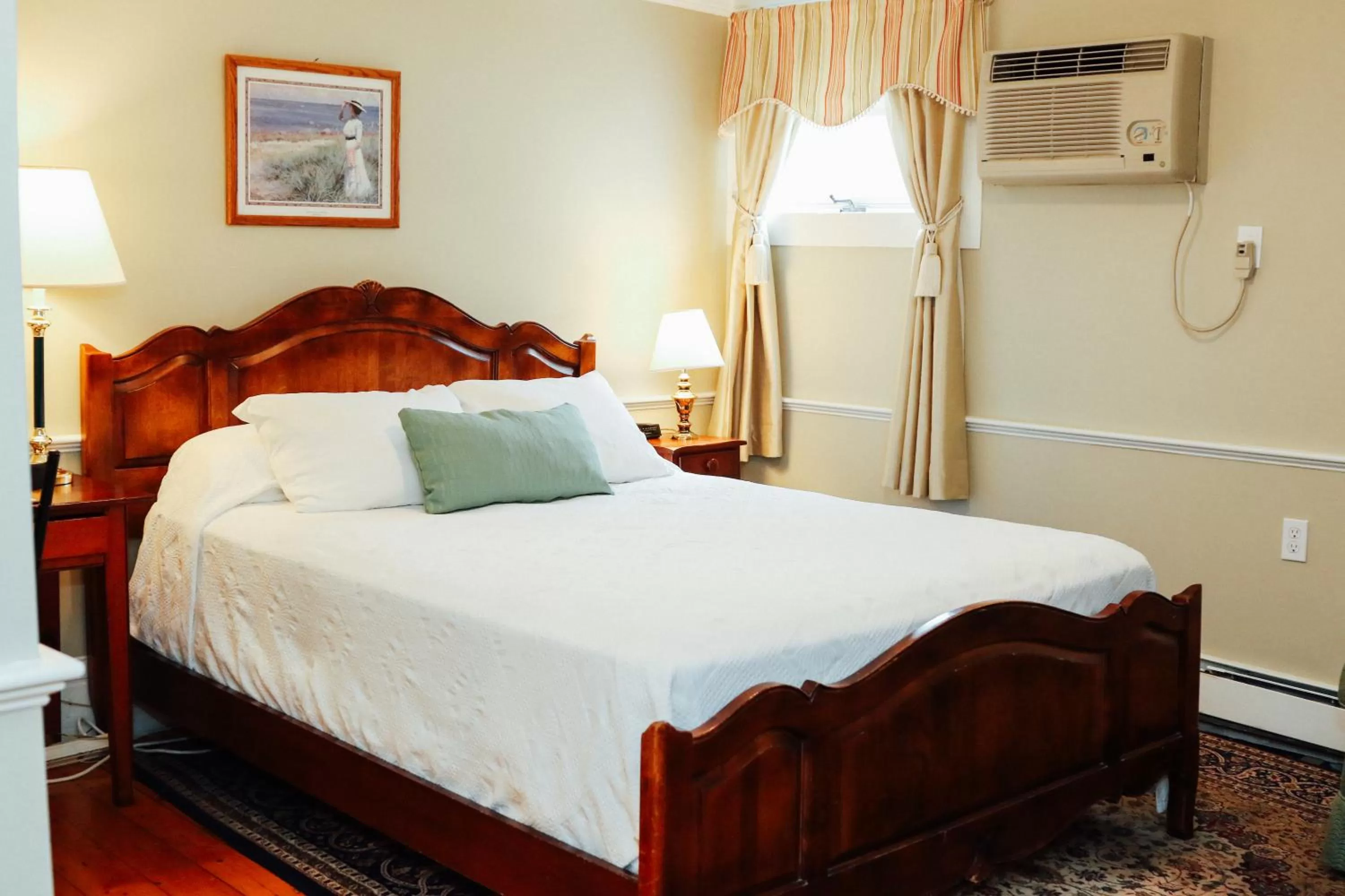 Bed in Concord's Colonial Inn