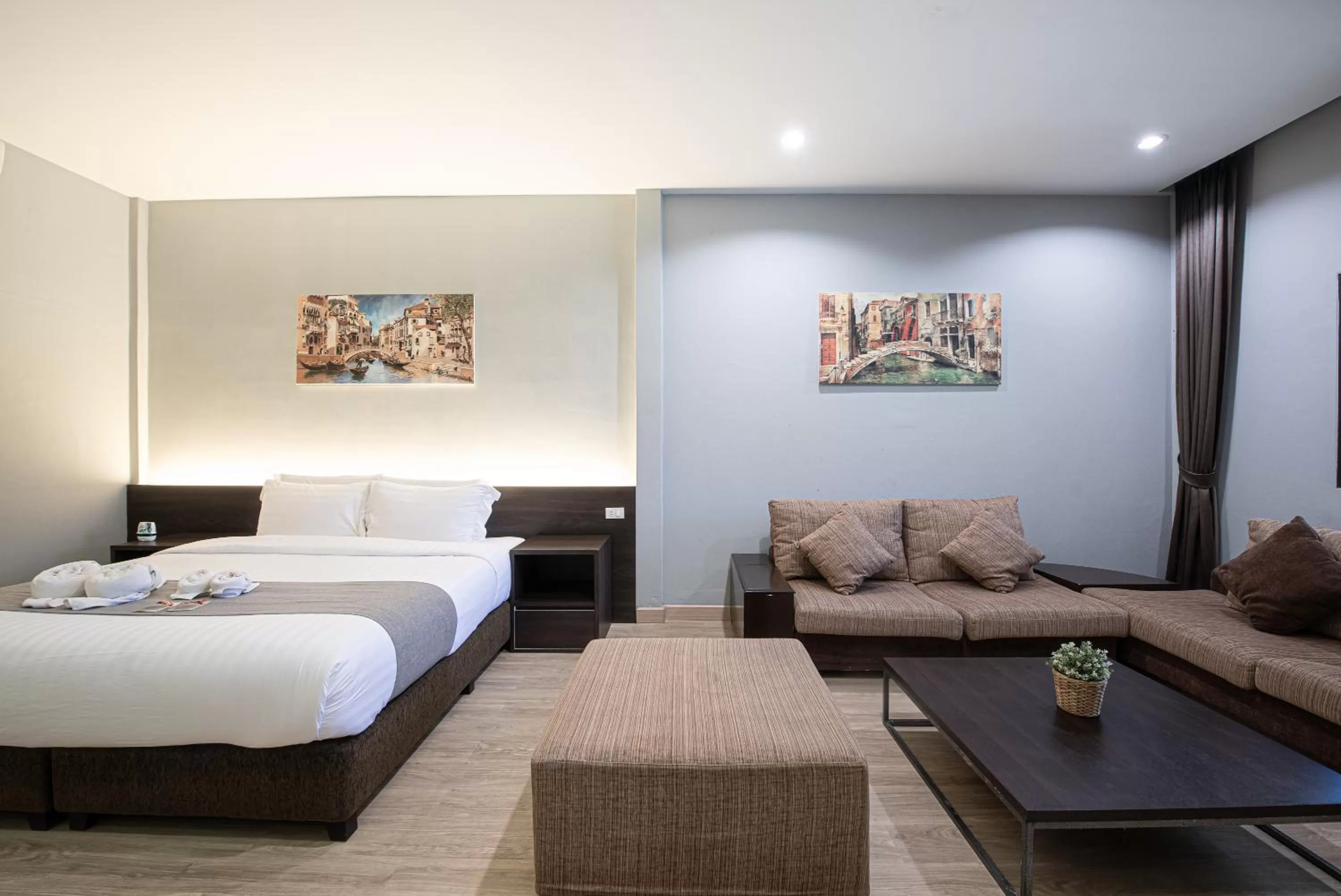 Photo of the whole room, Bed in Tarnsiri Boutique Resort