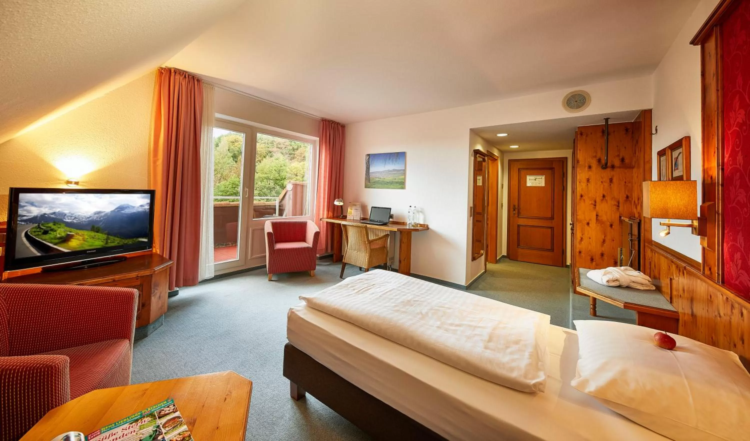 Photo of the whole room, Bed in Göbels Hotel Rodenberg