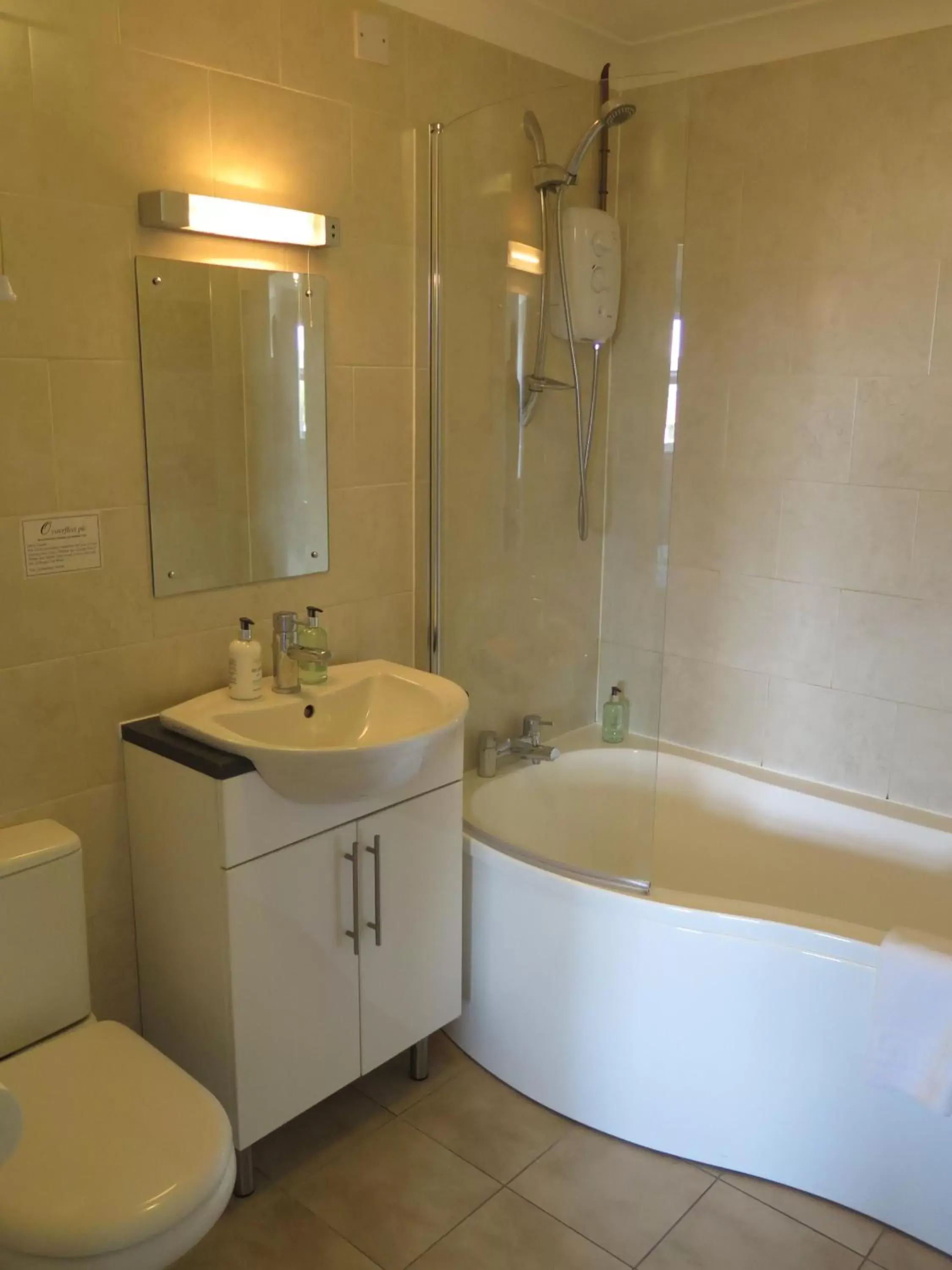 Bedroom, Bathroom in Oyster Fleet Hotel