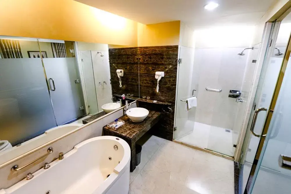 Bathroom in Grand Serela Setiabudhi Bandung